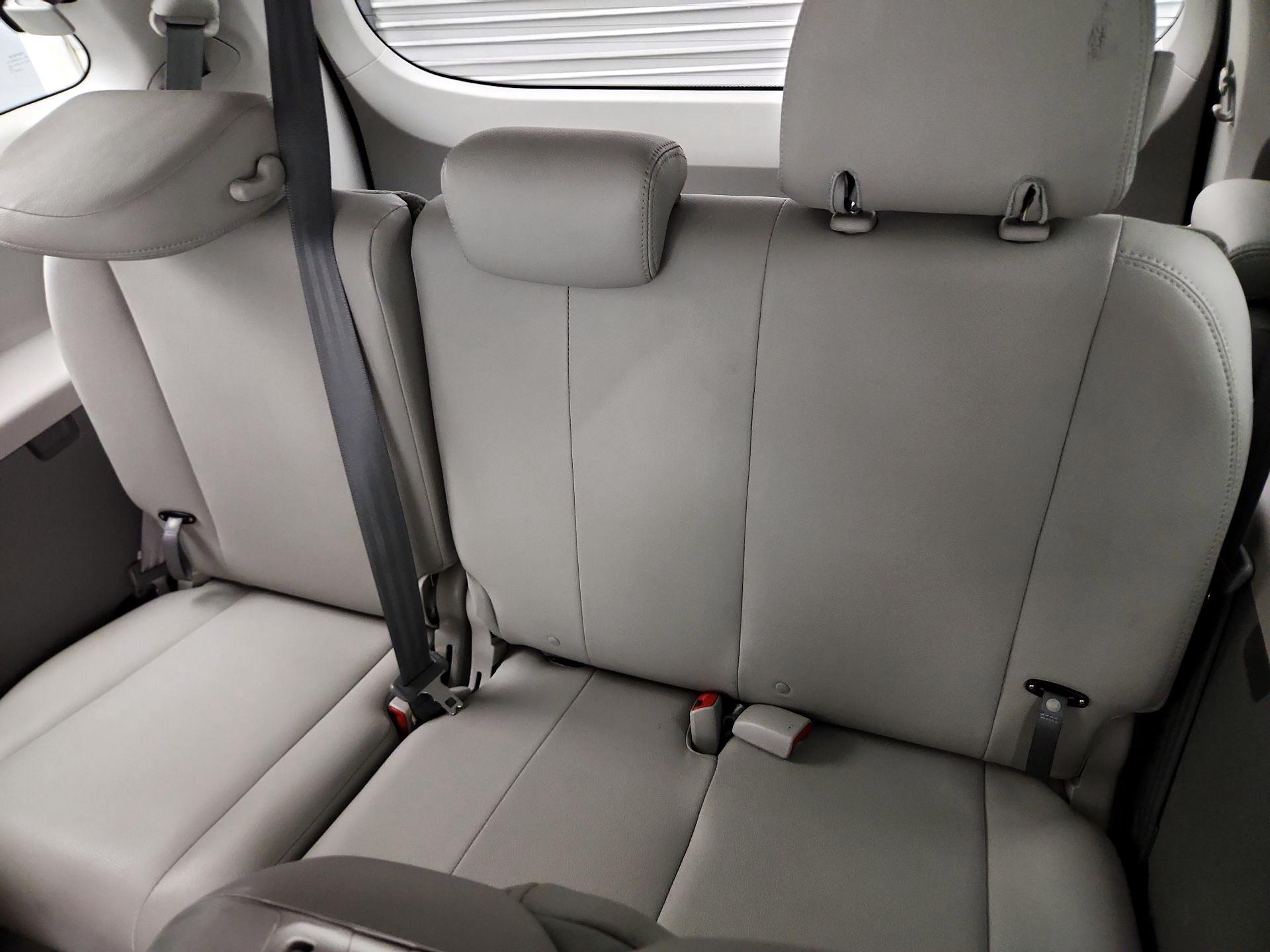 Thumbnail: 2014 Toyota Sienna - 19