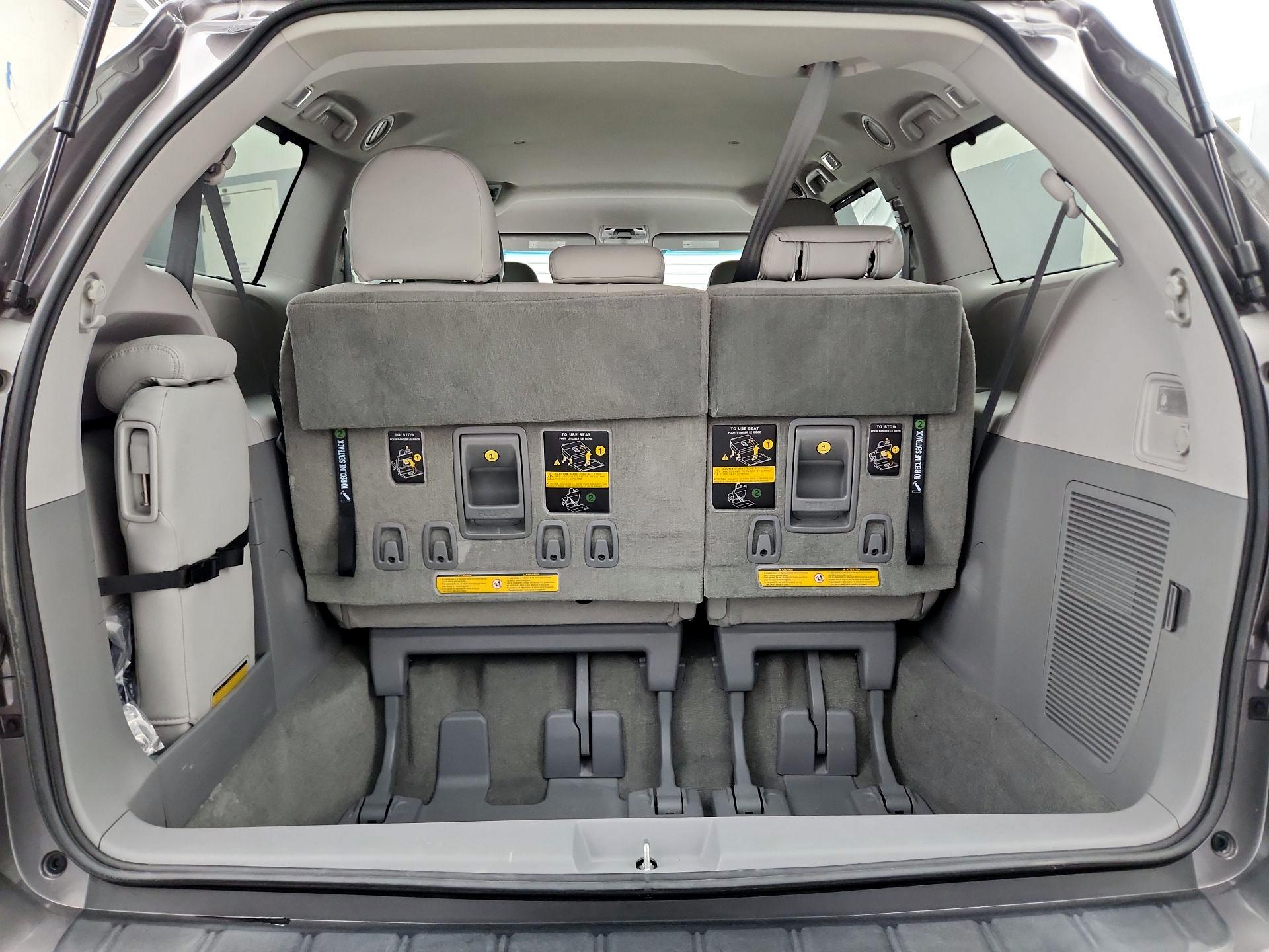 Thumbnail: 2014 Toyota Sienna - 20