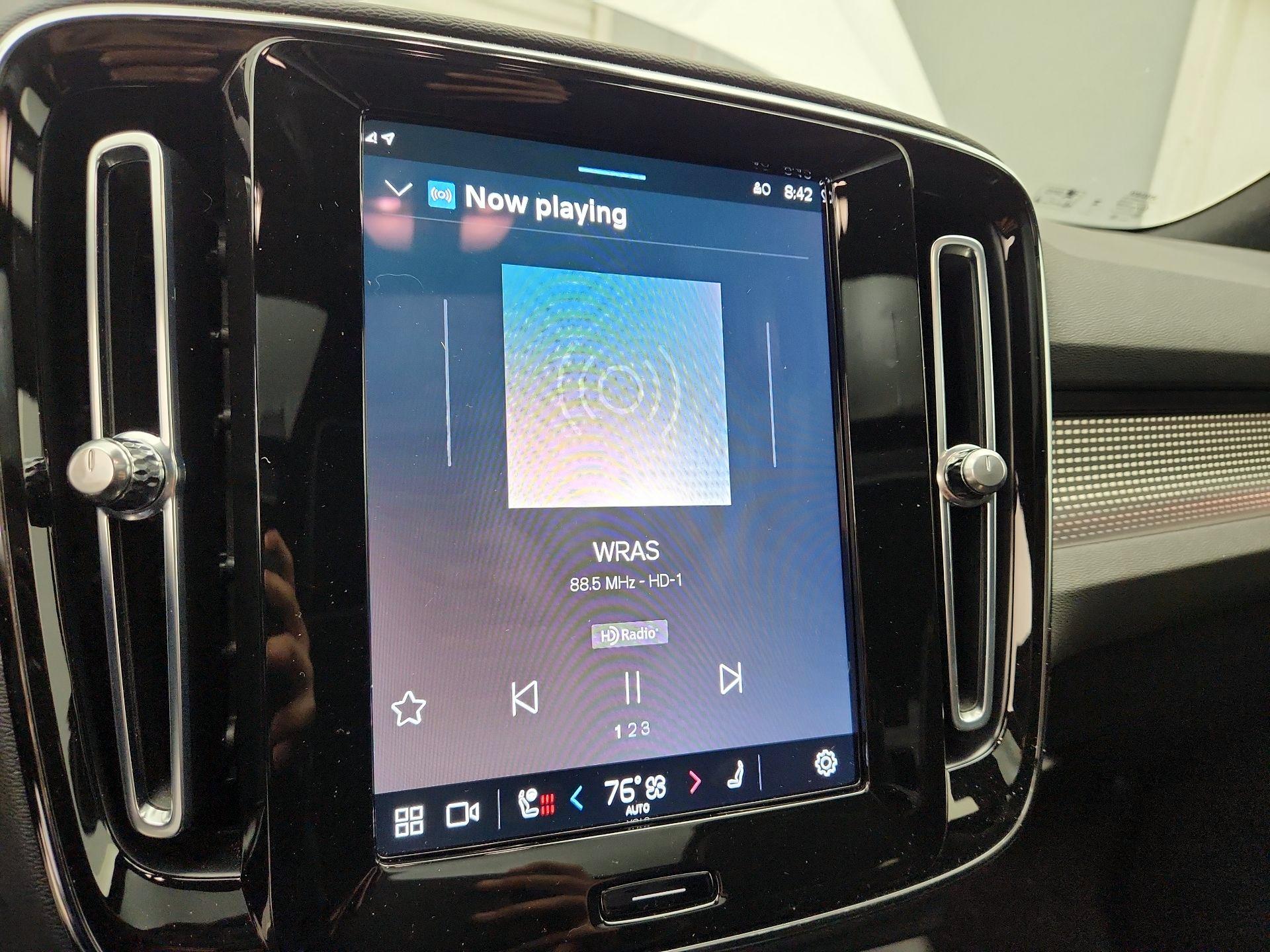 Thumbnail: 2023 Volvo XC40 - 16