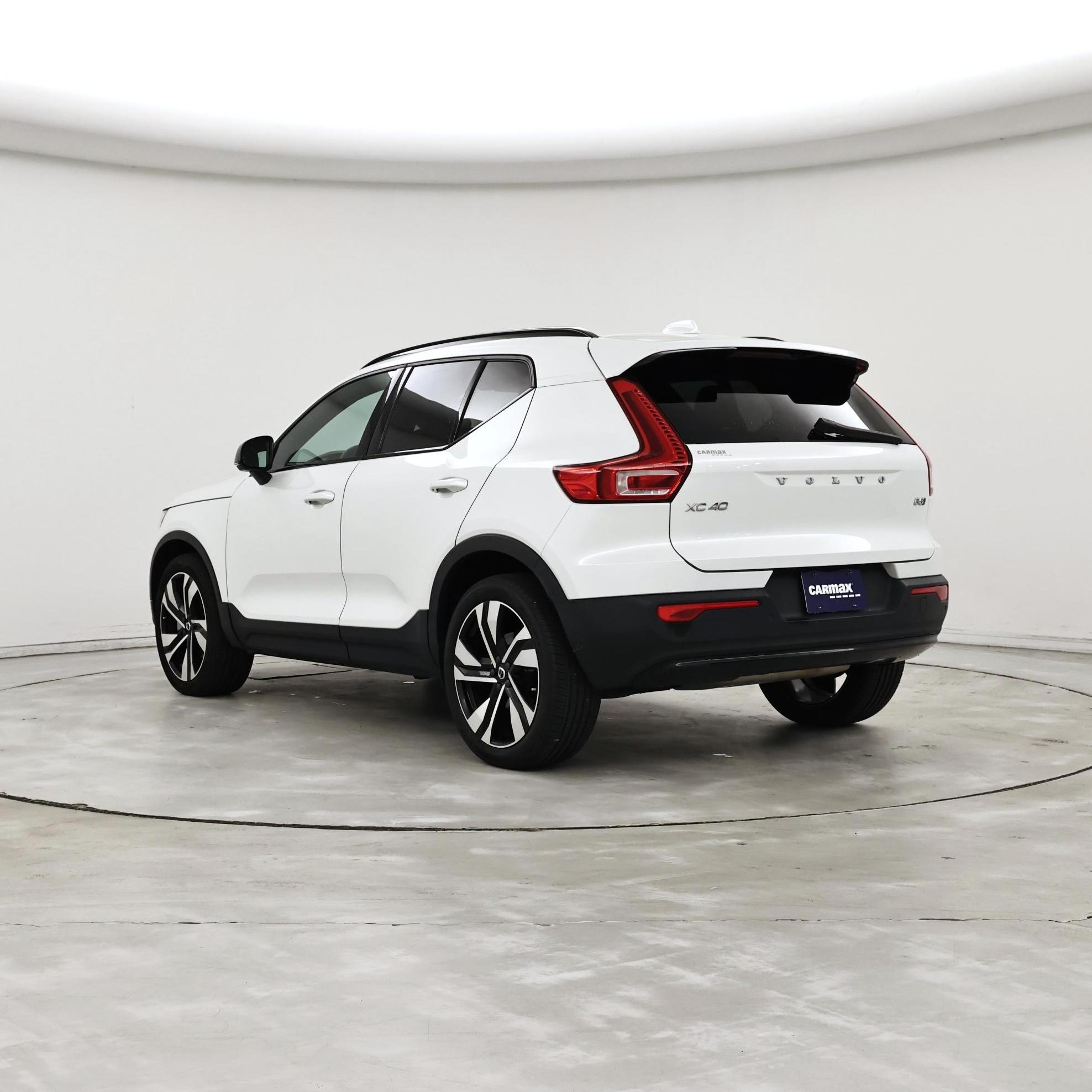 Thumbnail: 2023 Volvo XC40 - 2