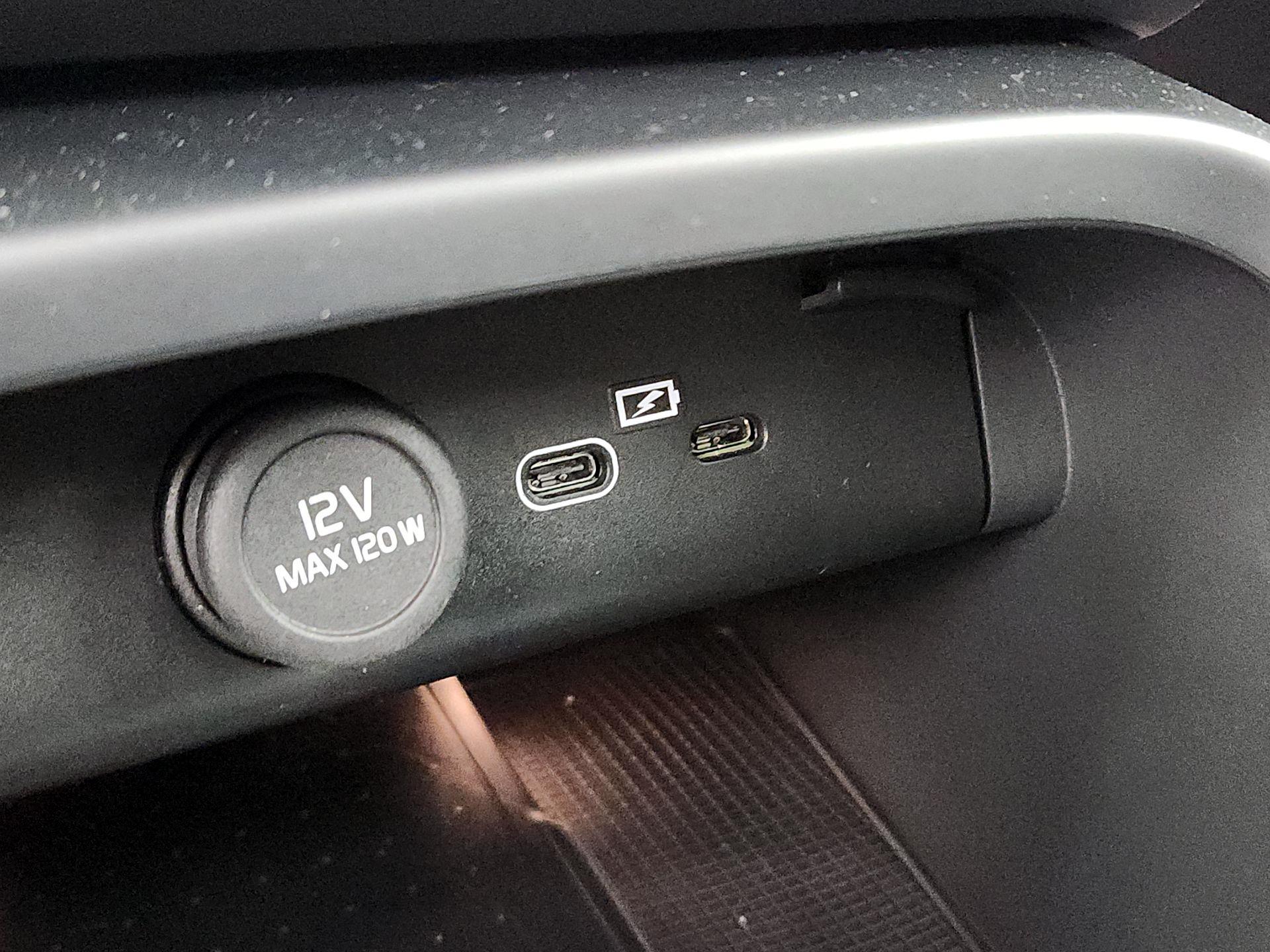 Thumbnail: 2023 Volvo XC40 - 19