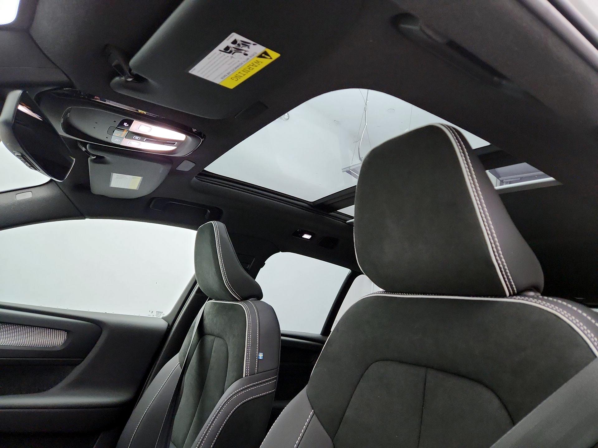 Thumbnail: 2023 Volvo XC40 - 20