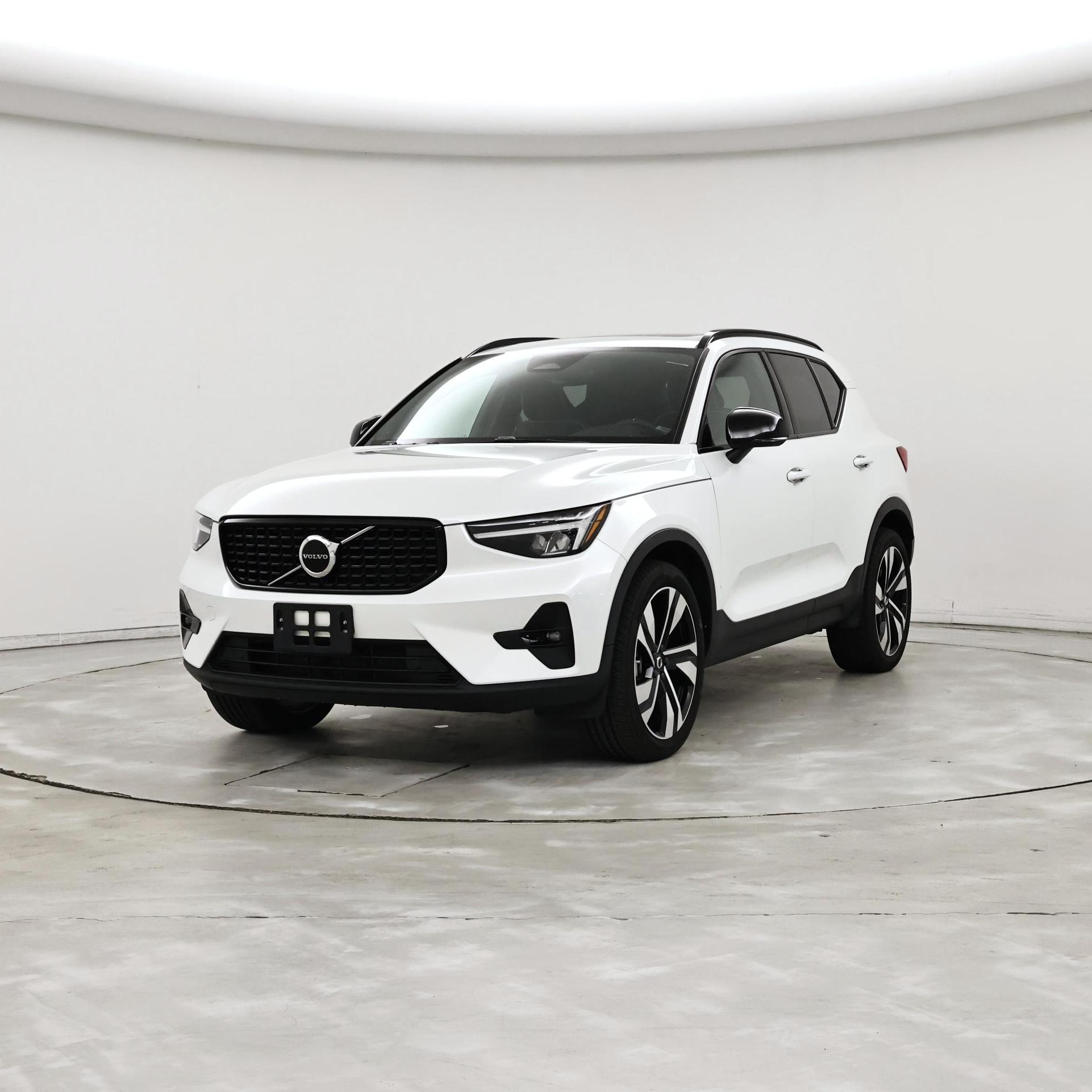 Thumbnail: 2023 Volvo XC40 - 4