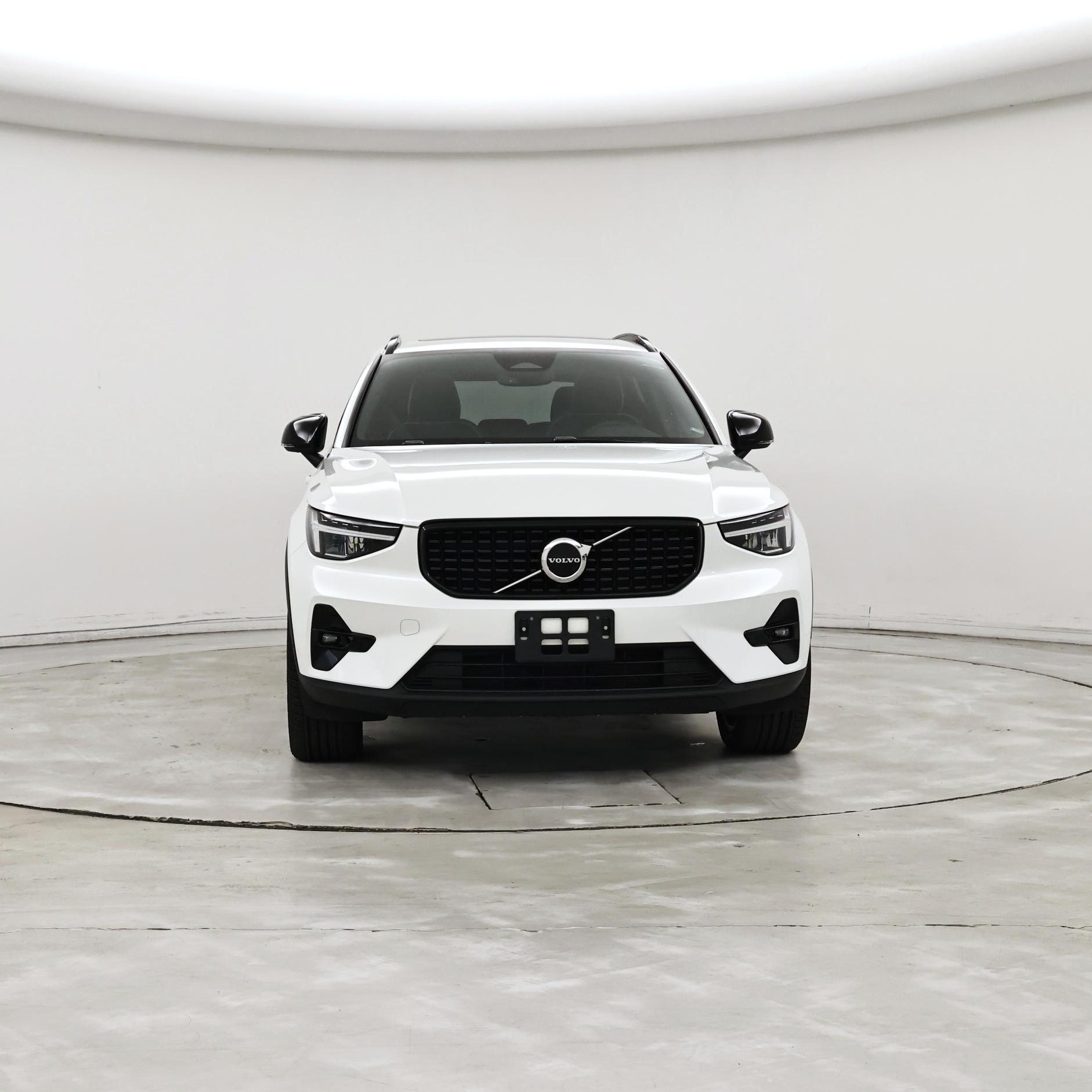 Thumbnail: 2023 Volvo XC40 - 5