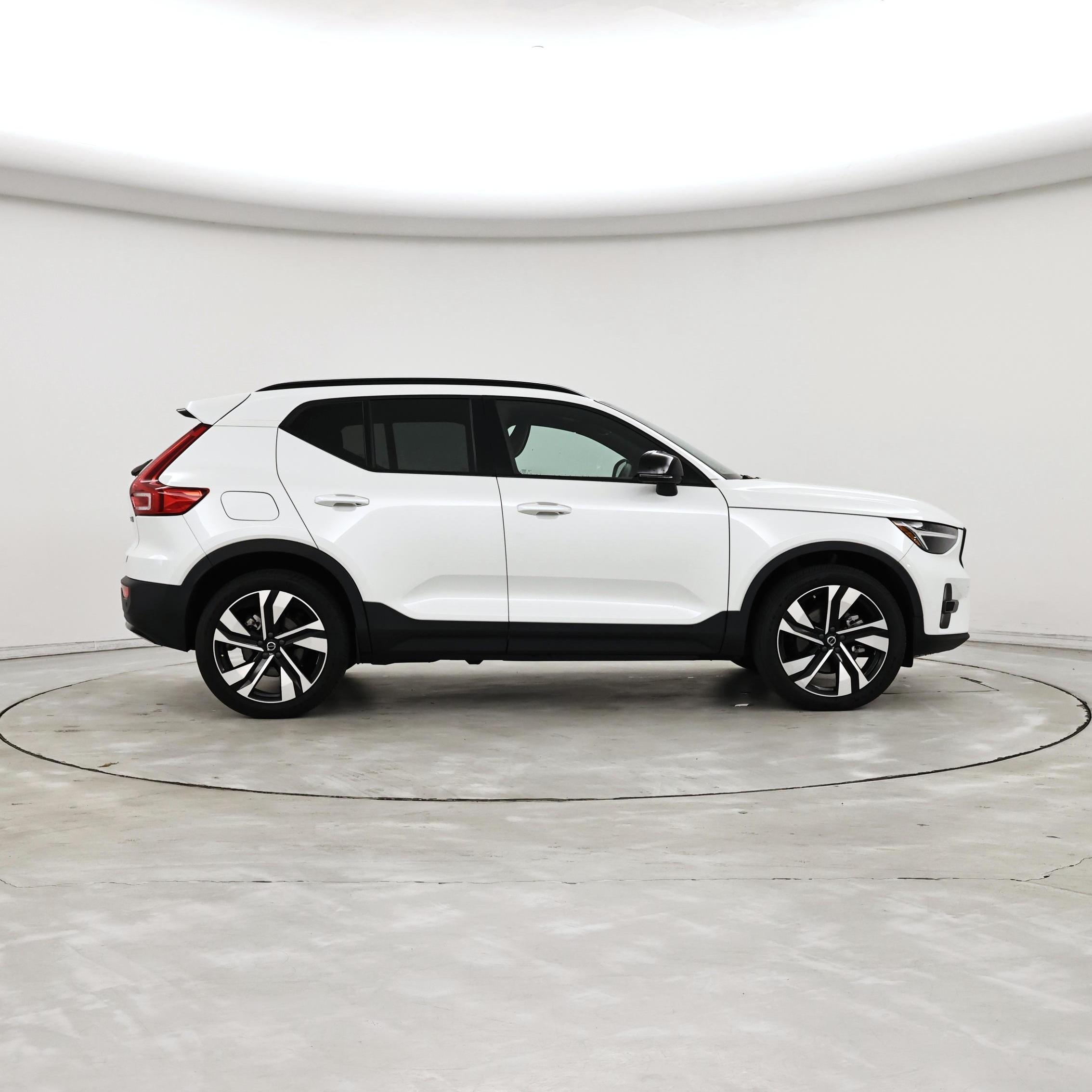 Thumbnail: 2023 Volvo XC40 - 7