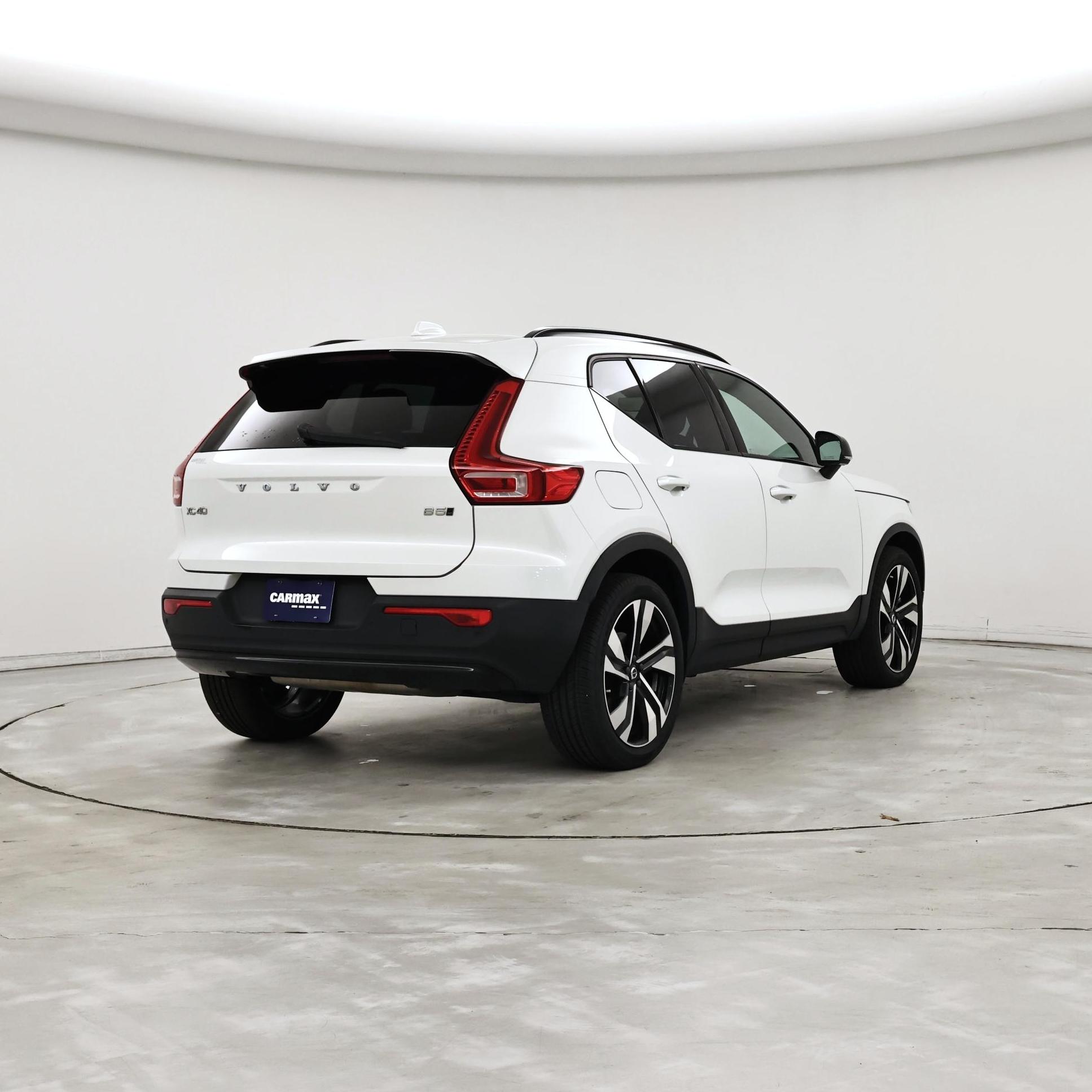 Thumbnail: 2023 Volvo XC40 - 8