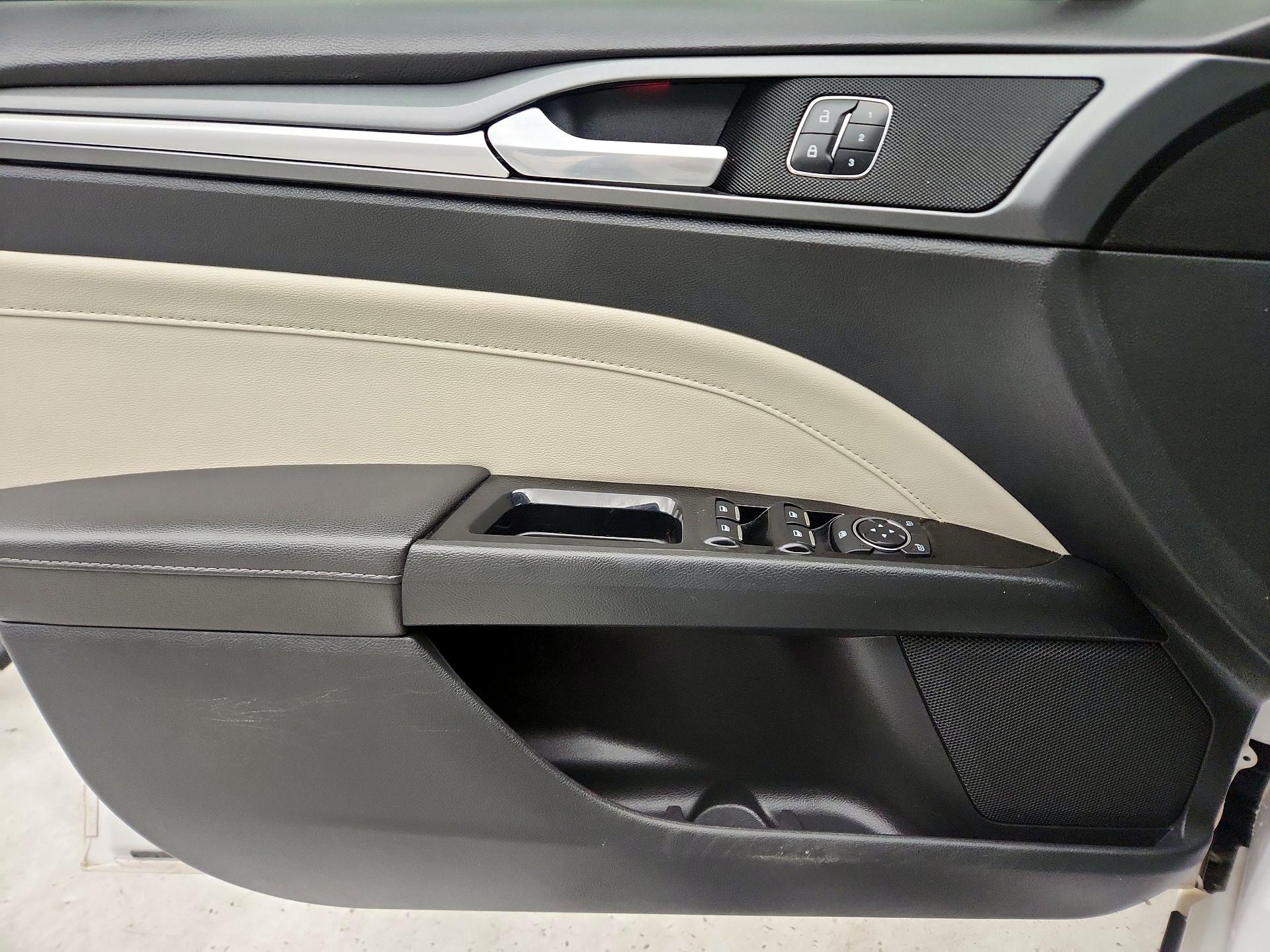 Thumbnail: 2015 Ford Fusion - 12