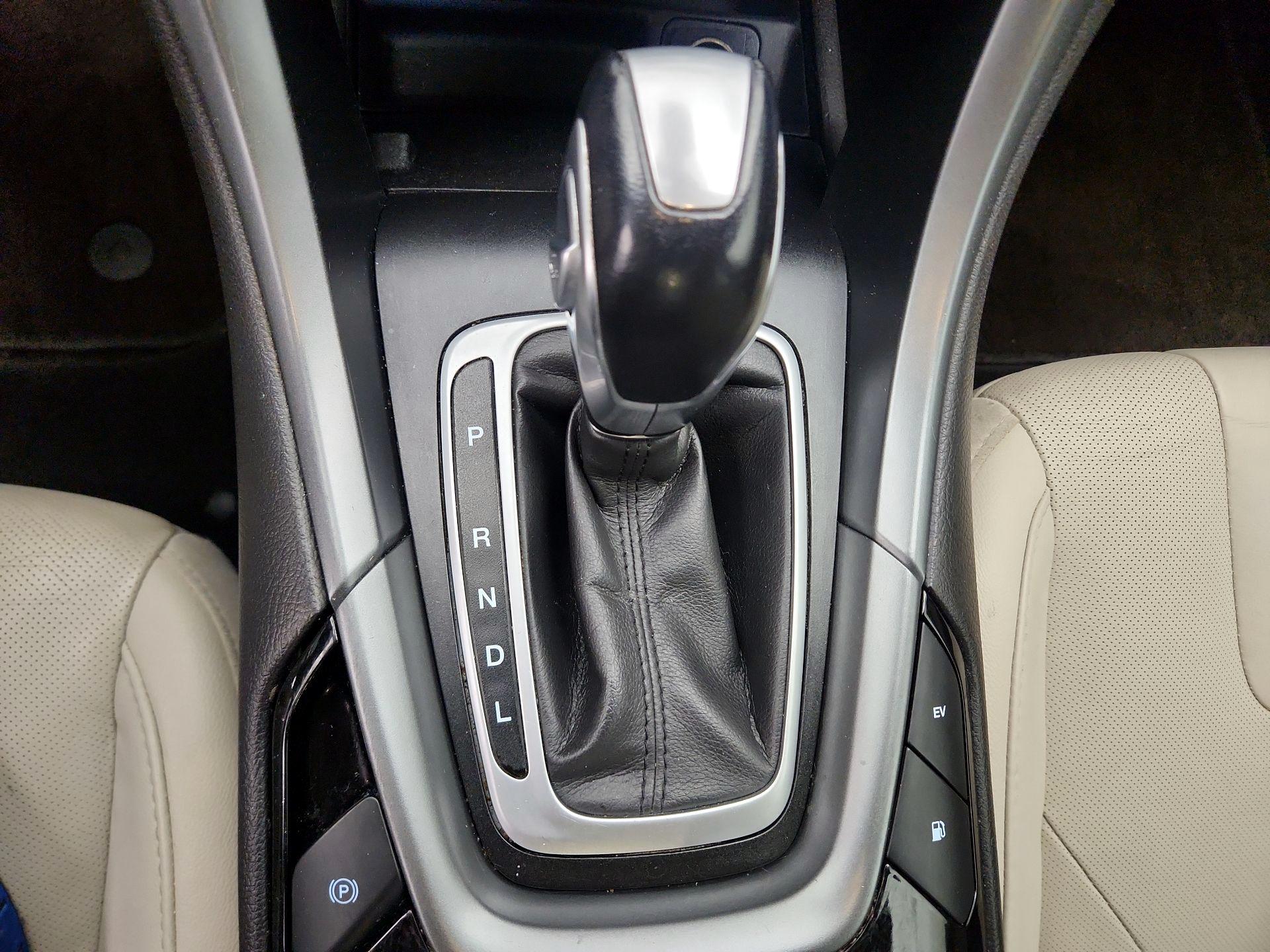 Thumbnail: 2015 Ford Fusion - 17