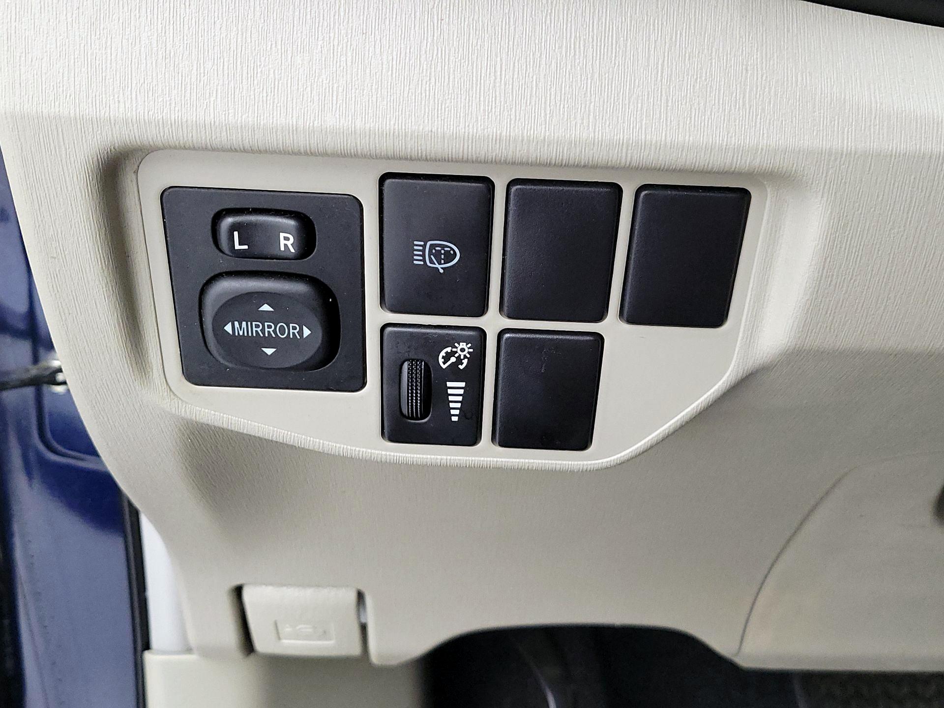 Thumbnail: 2015 Toyota Prius - 13