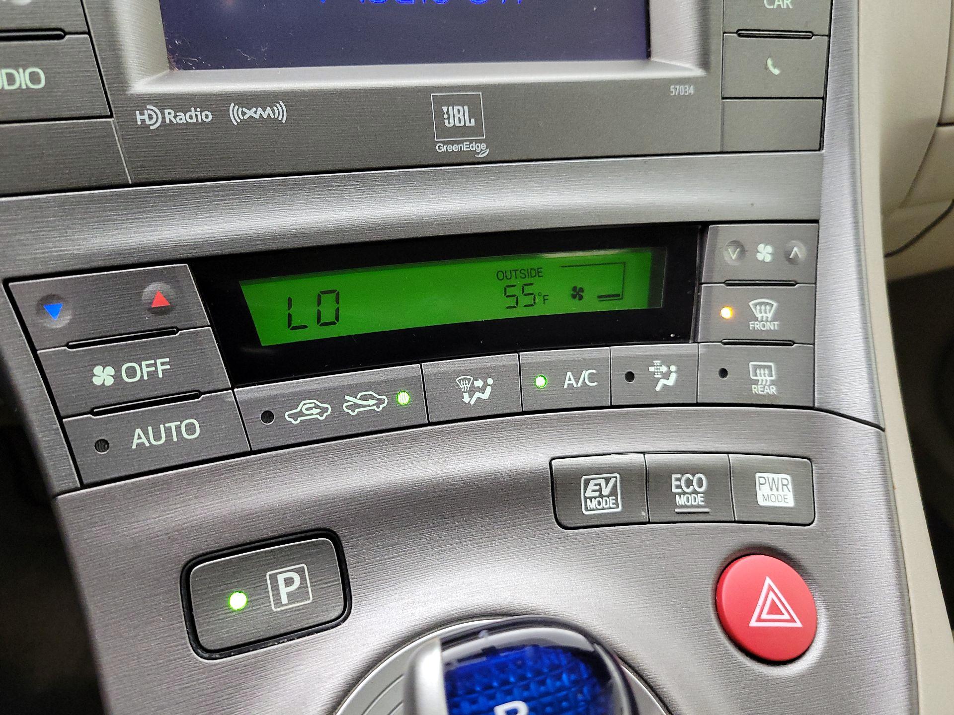 Thumbnail: 2015 Toyota Prius - 16