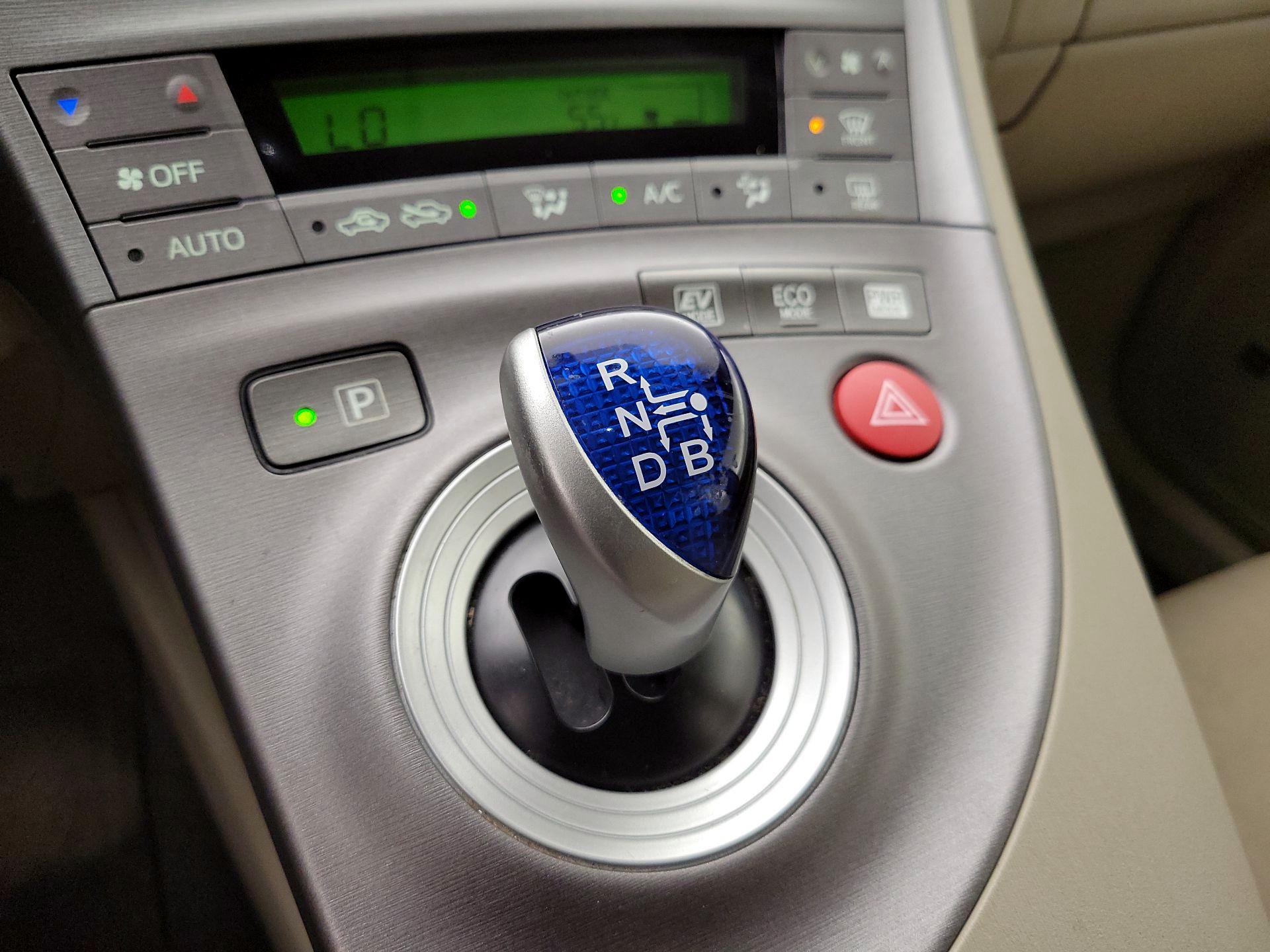 Thumbnail: 2015 Toyota Prius - 17