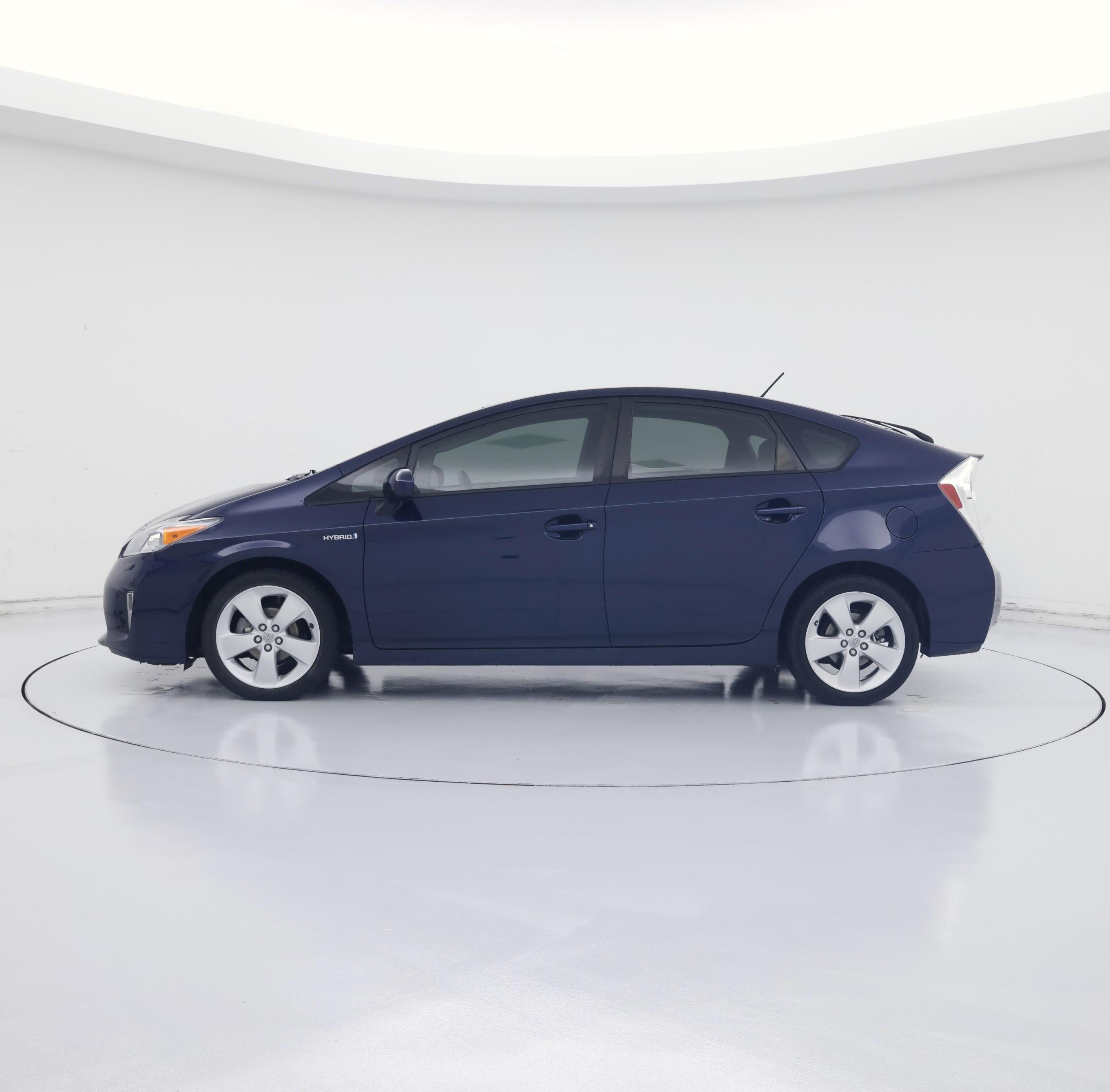 Thumbnail: 2015 Toyota Prius - 3