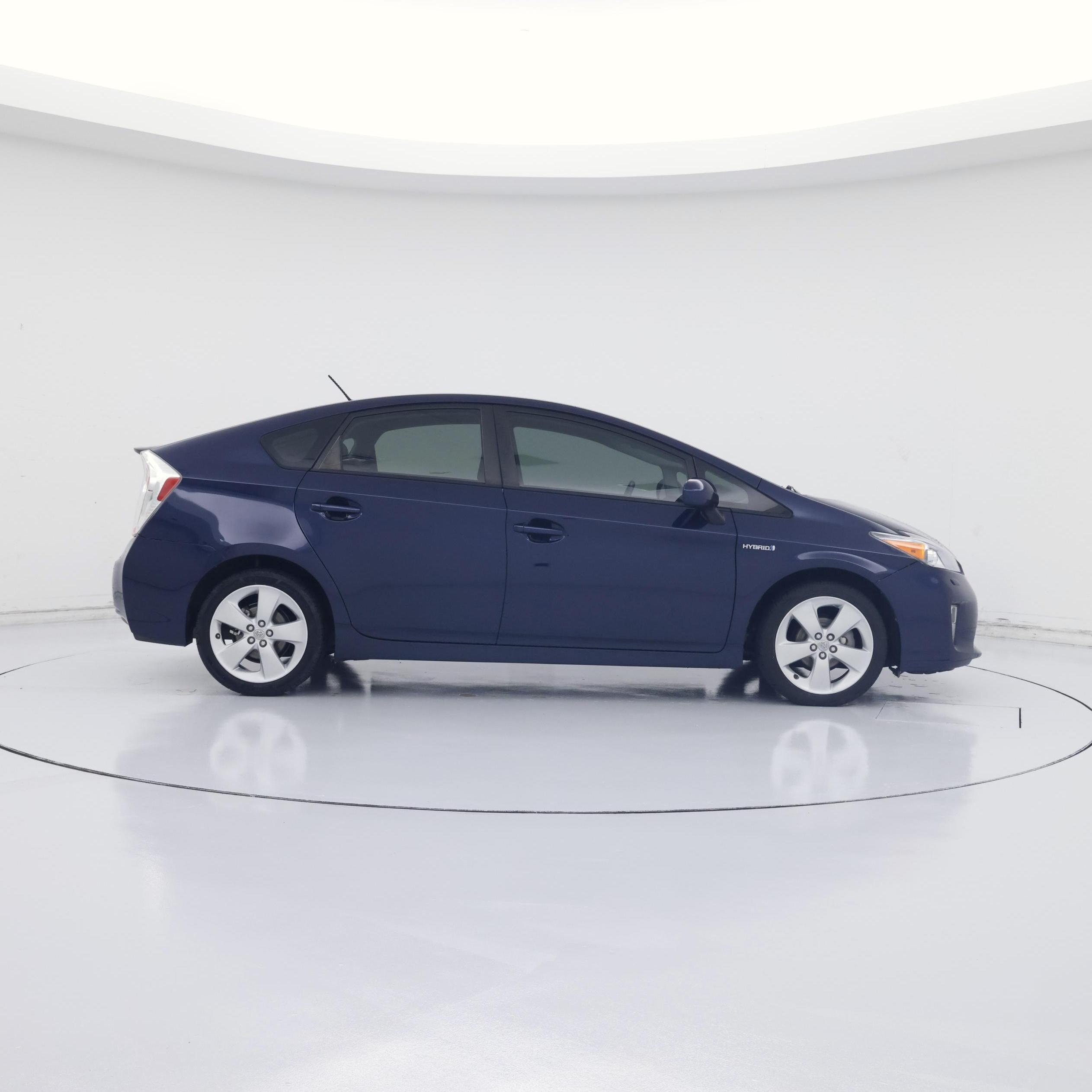 Thumbnail: 2015 Toyota Prius - 7