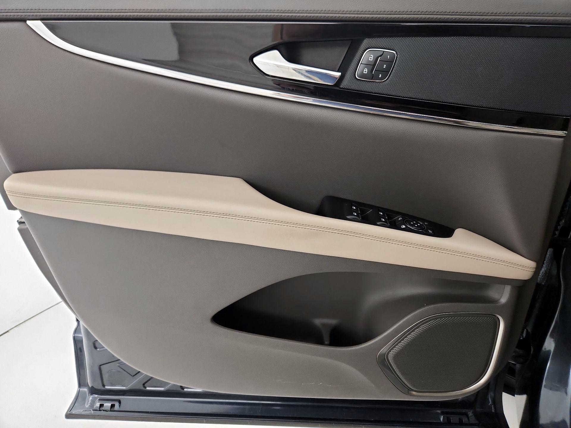 Thumbnail: 2022 Lincoln Nautilus - 12