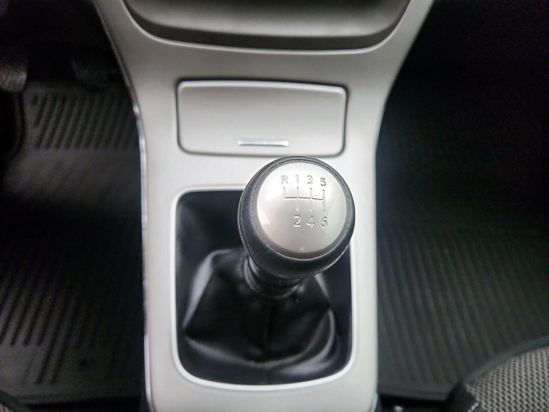 Thumbnail: 2014 Nissan Sentra - 16