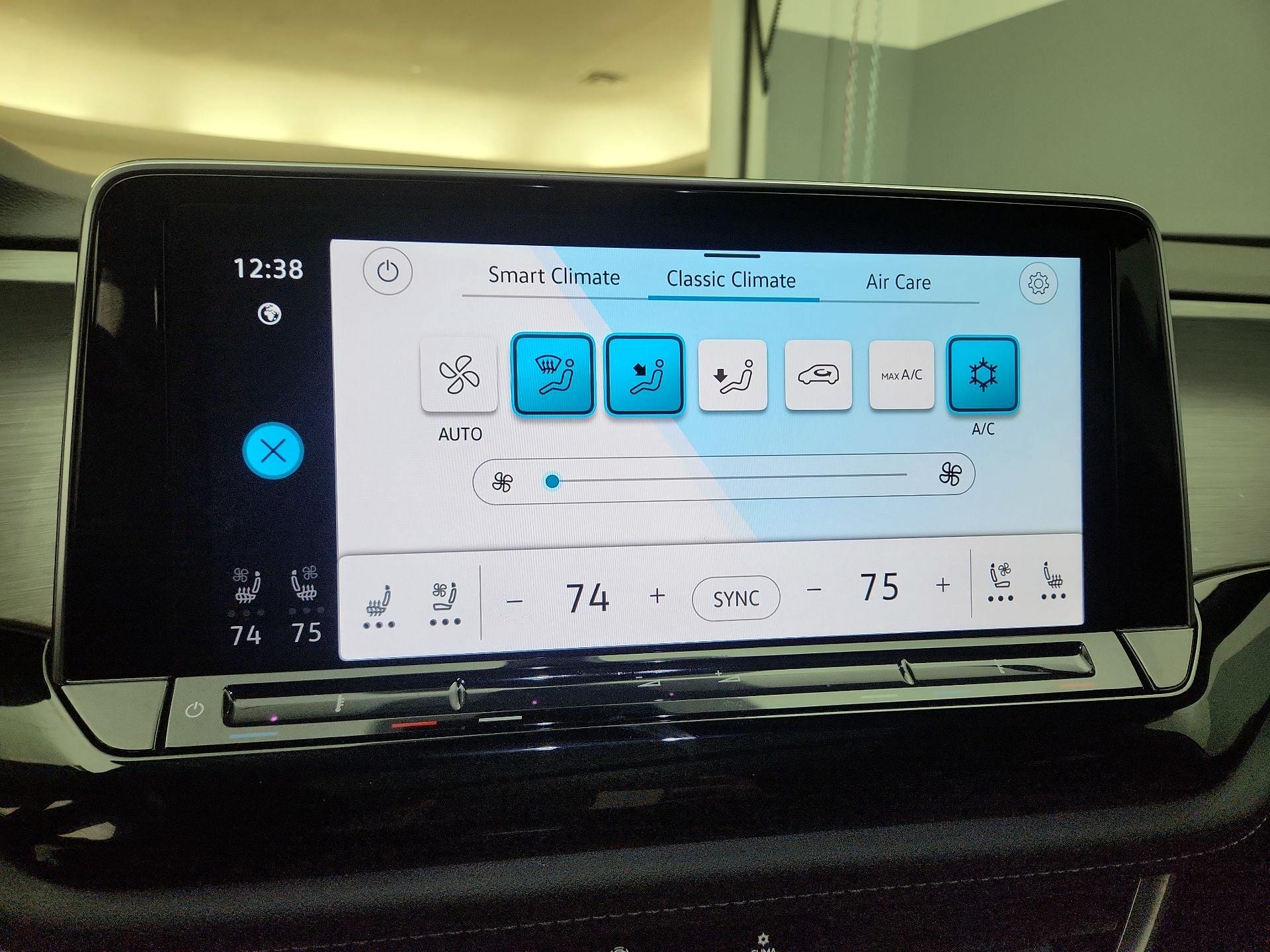 Thumbnail: 2024 Volkswagen Atlas - 16