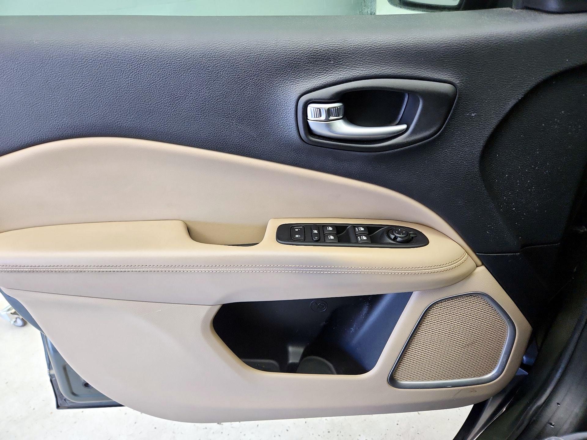 Thumbnail: 2018 Jeep Compass - 12