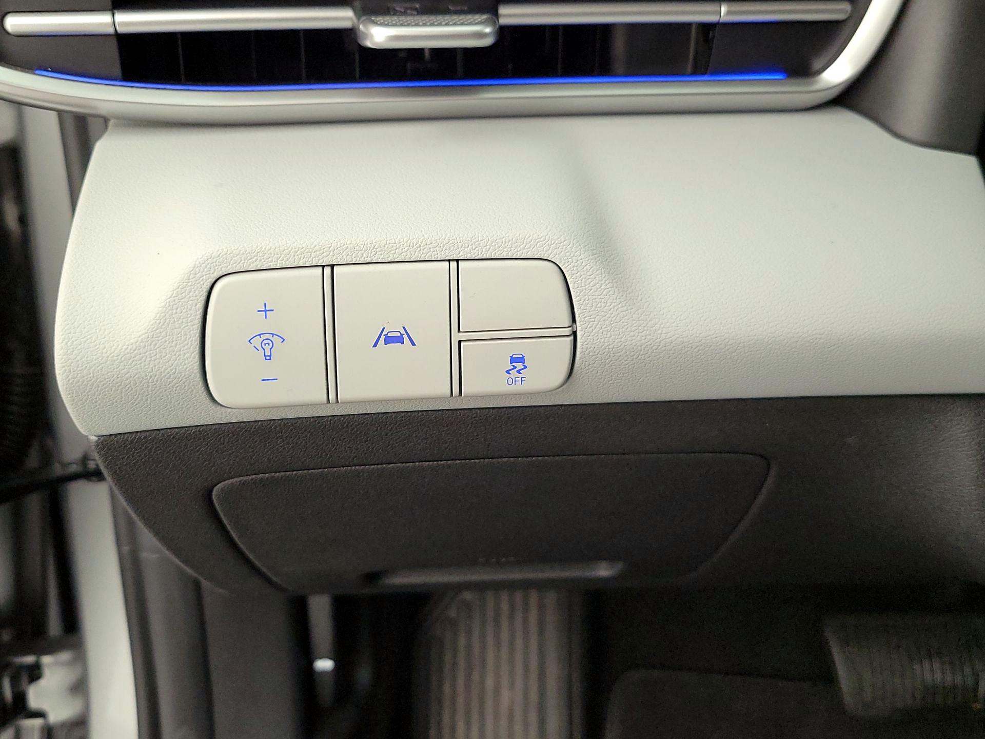 Thumbnail: 2023 Hyundai Elantra - 13