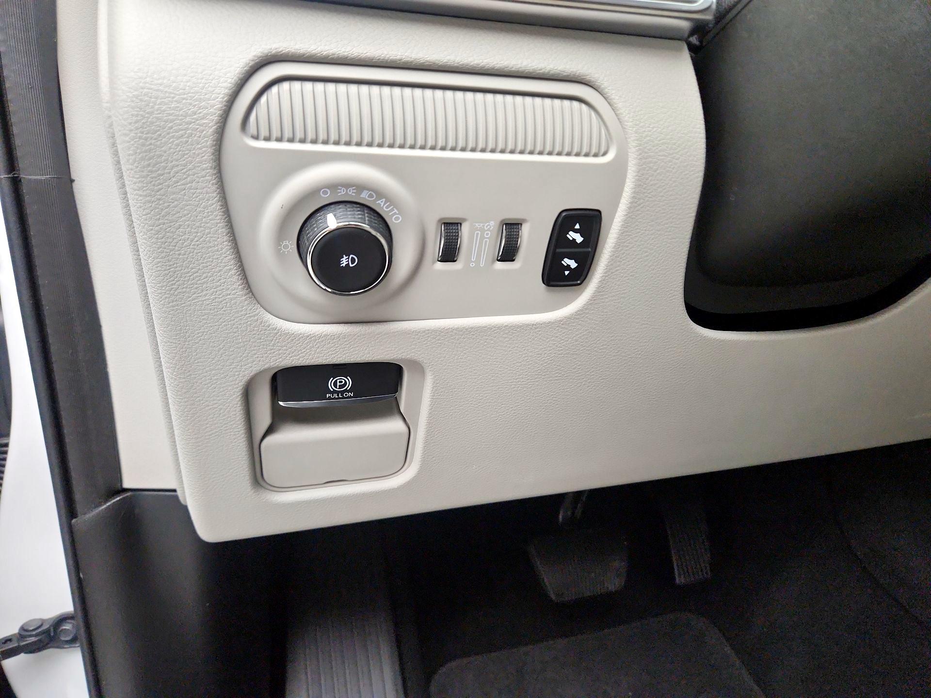 Thumbnail: 2022 Jeep Grand Wagoneer - 13