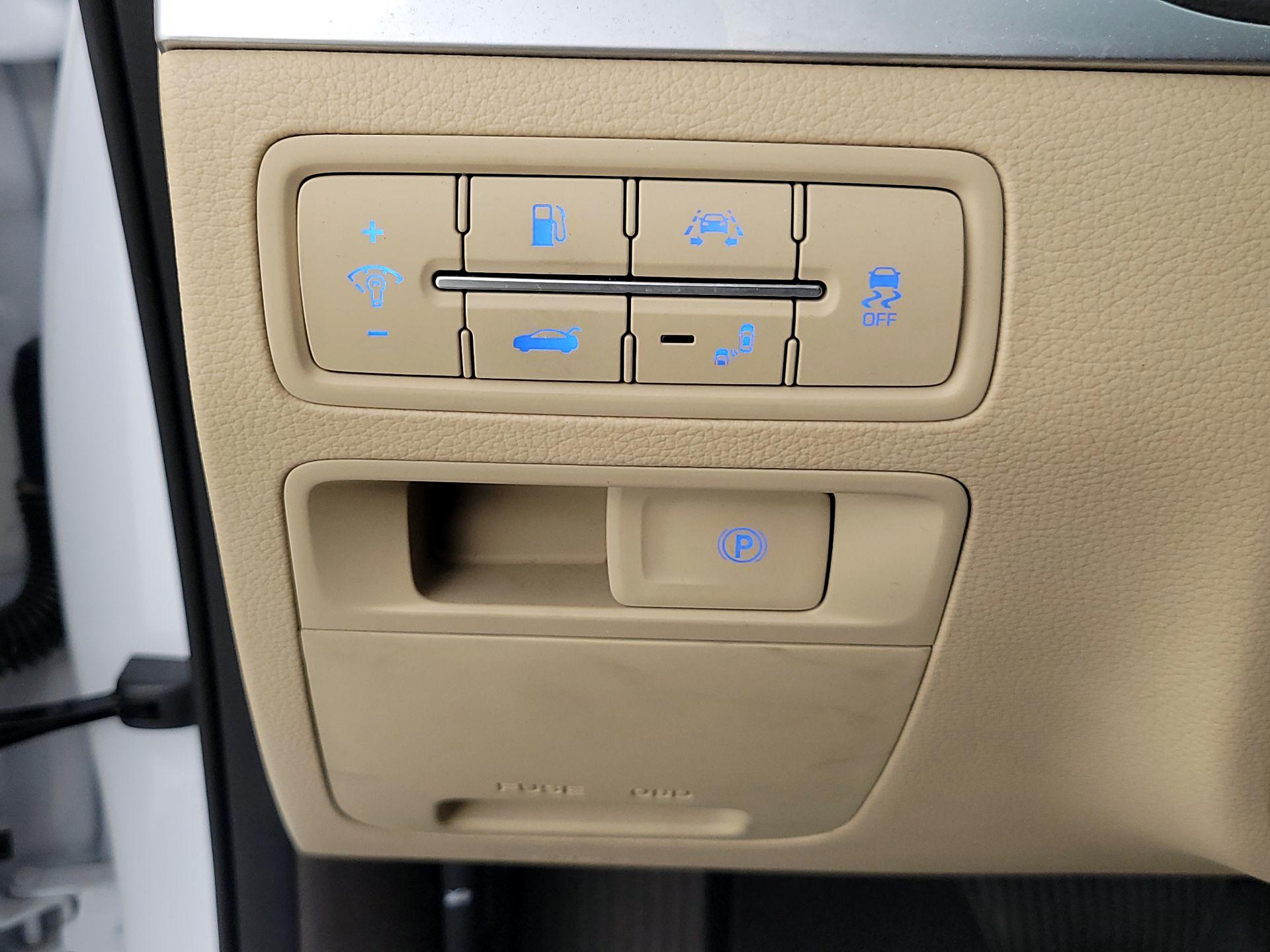 Thumbnail: 2018 Genesis G80 - 13