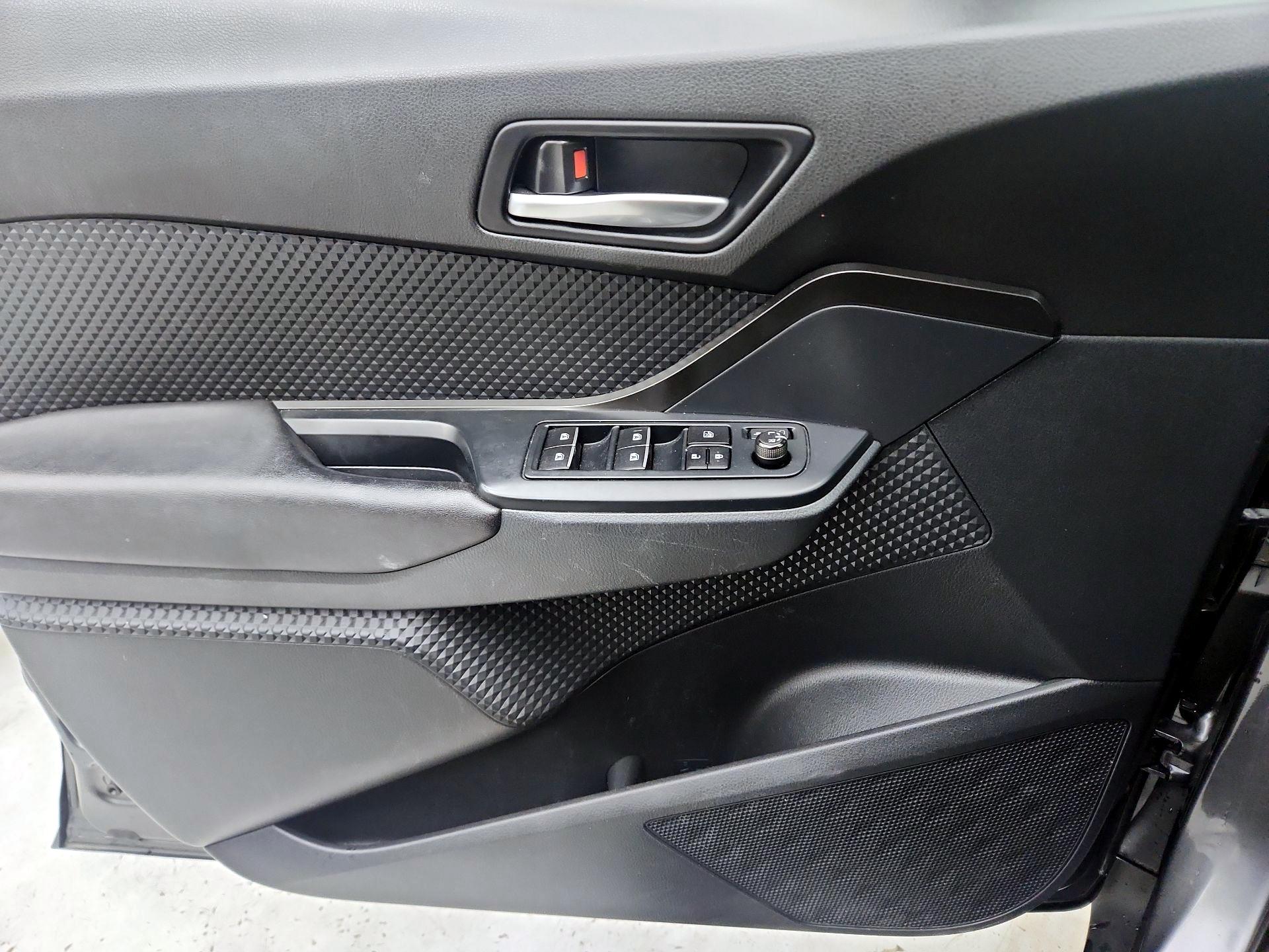Thumbnail: 2018 Toyota C-HR - 12