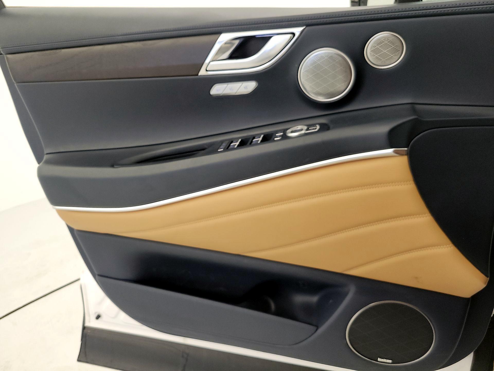 Thumbnail: 2021 Genesis GV80 - 12