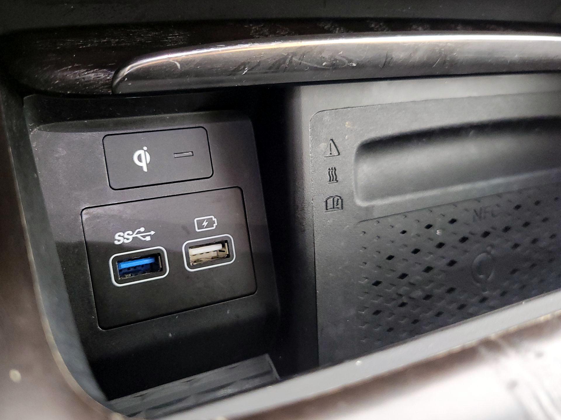 Thumbnail: 2021 Genesis GV80 - 19