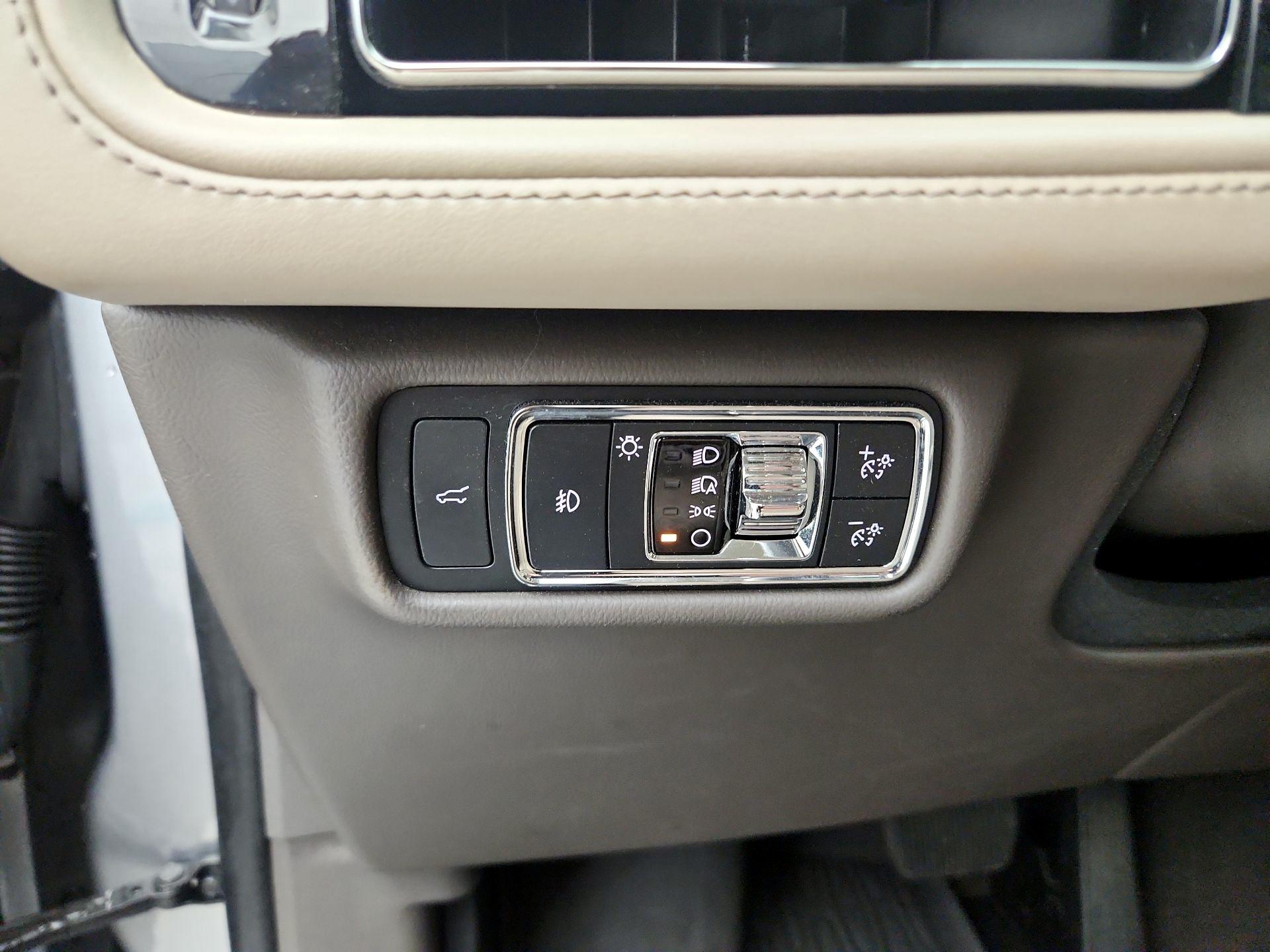 Thumbnail: 2022 Lincoln Aviator - 13