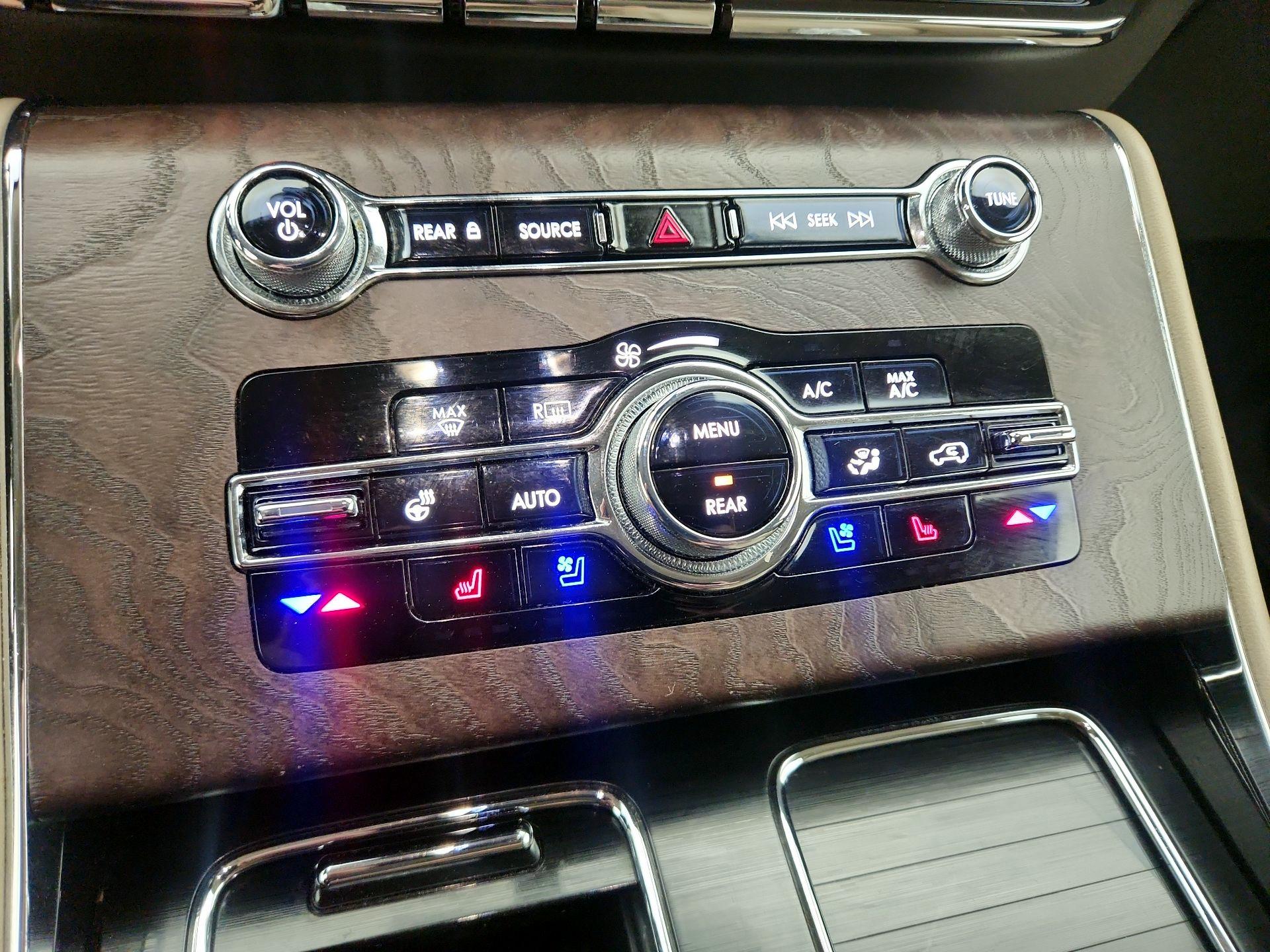 Thumbnail: 2022 Lincoln Aviator - 17