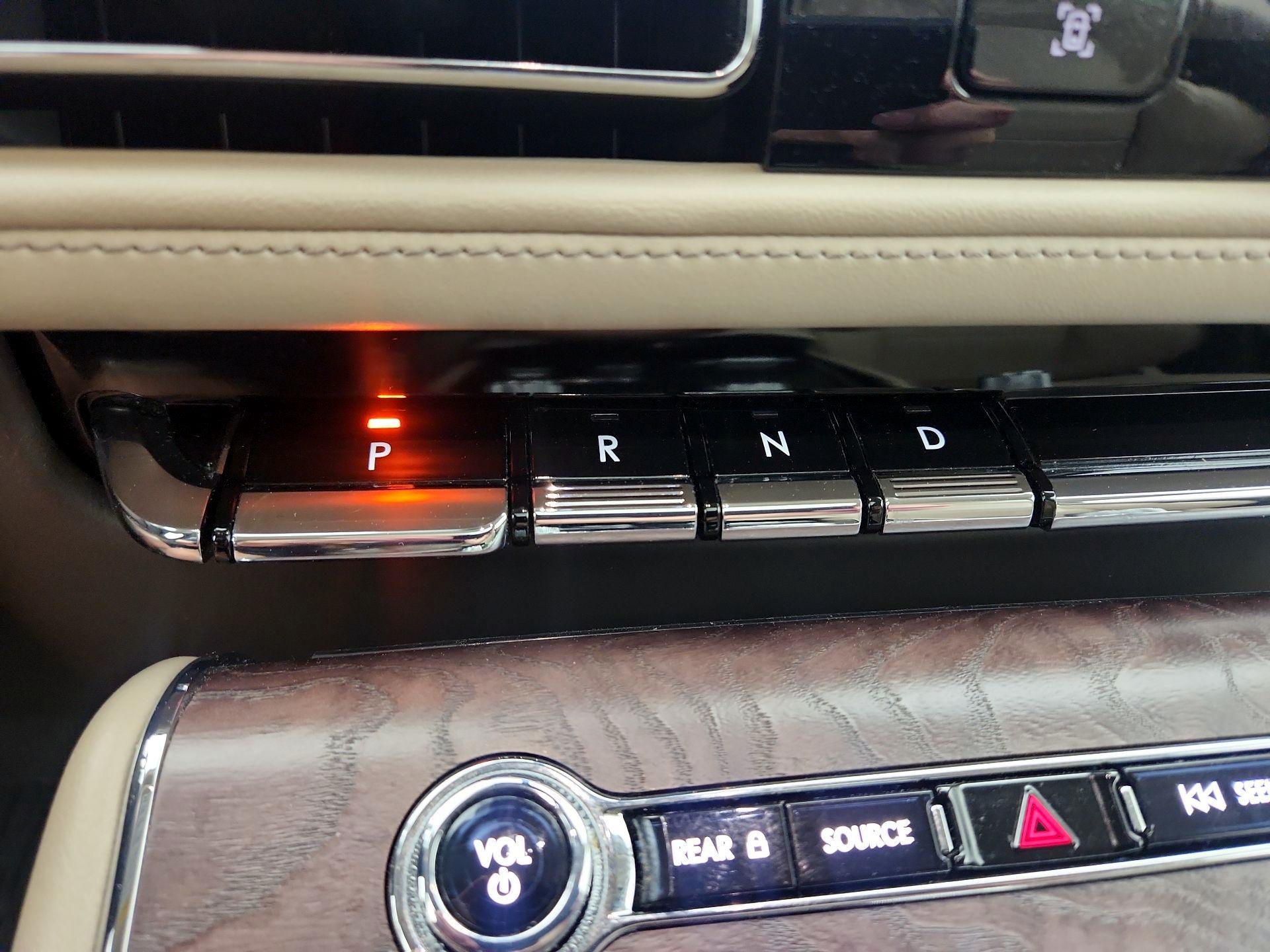 Thumbnail: 2022 Lincoln Aviator - 18