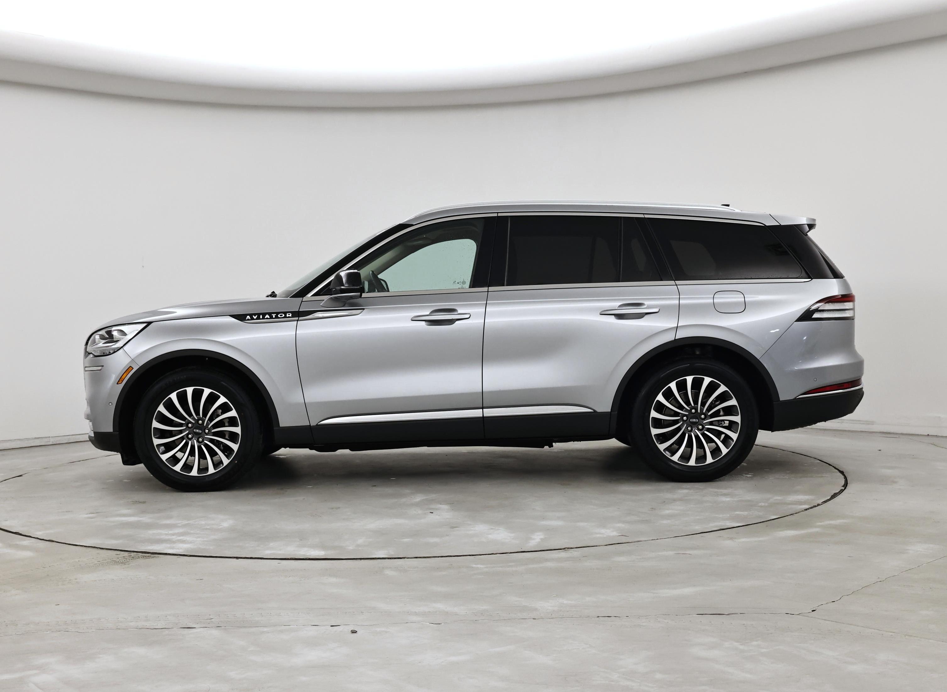 Thumbnail: 2022 Lincoln Aviator - 3