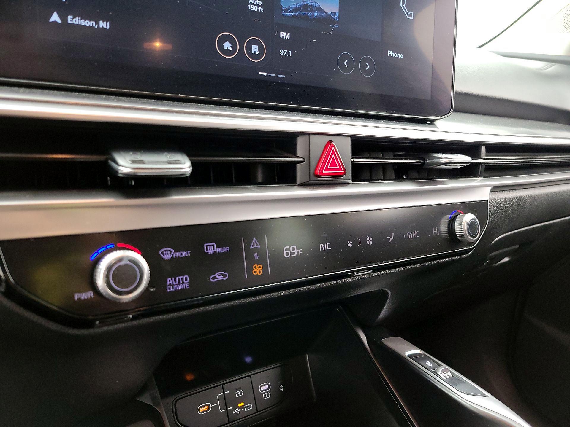 Thumbnail: 2024 Kia Sorento - 16