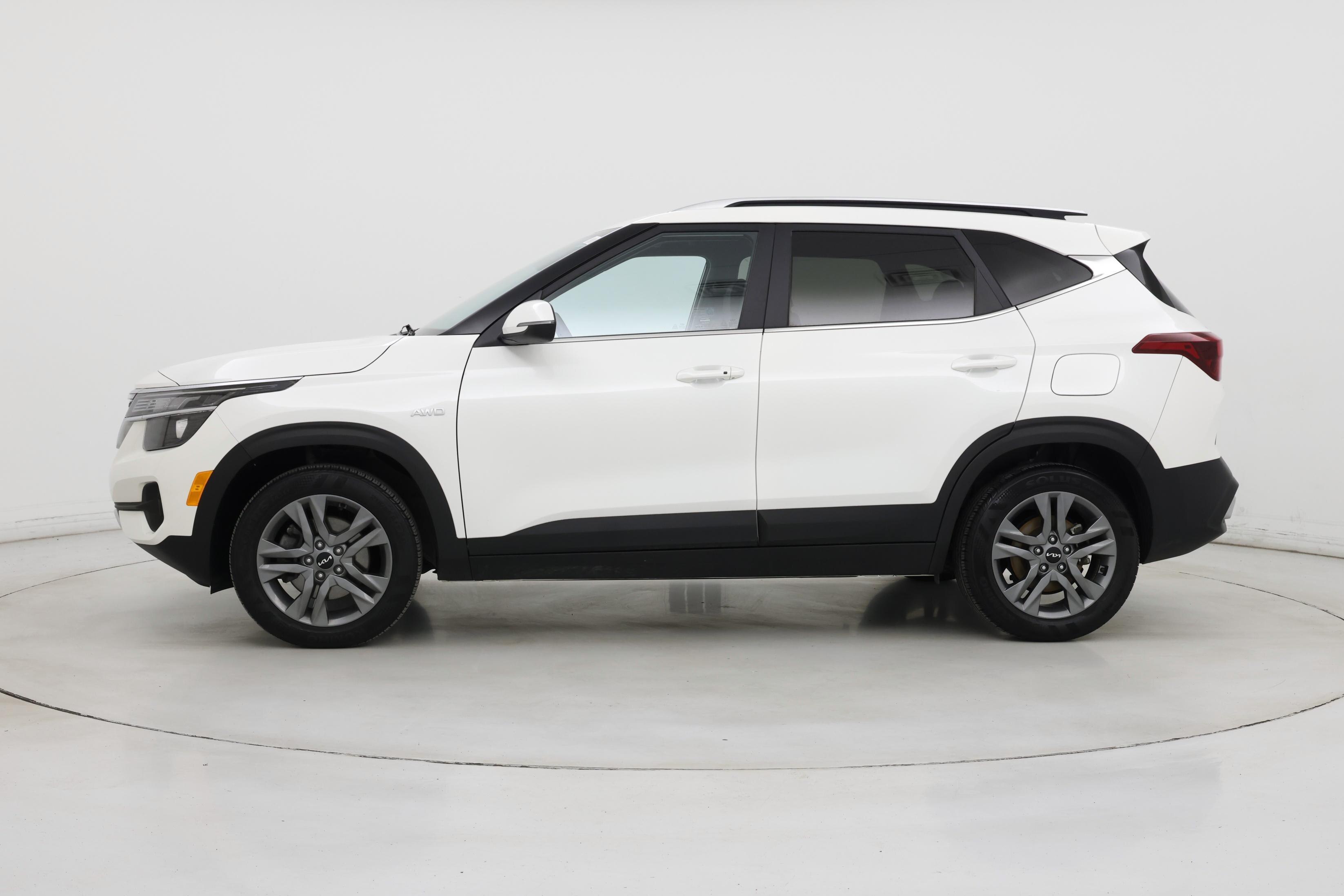 Thumbnail: 2023 Kia Seltos - 3