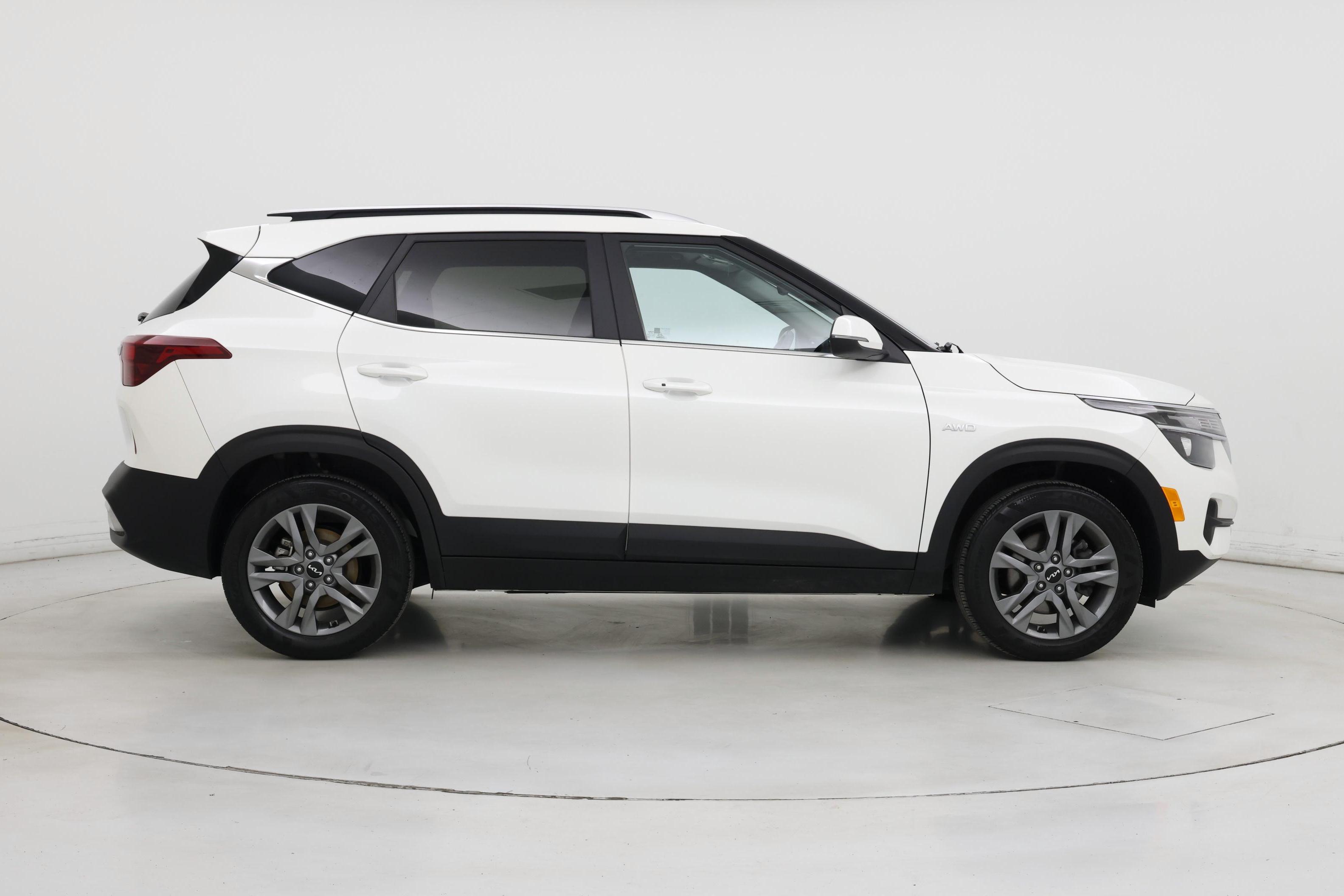 Thumbnail: 2023 Kia Seltos - 7