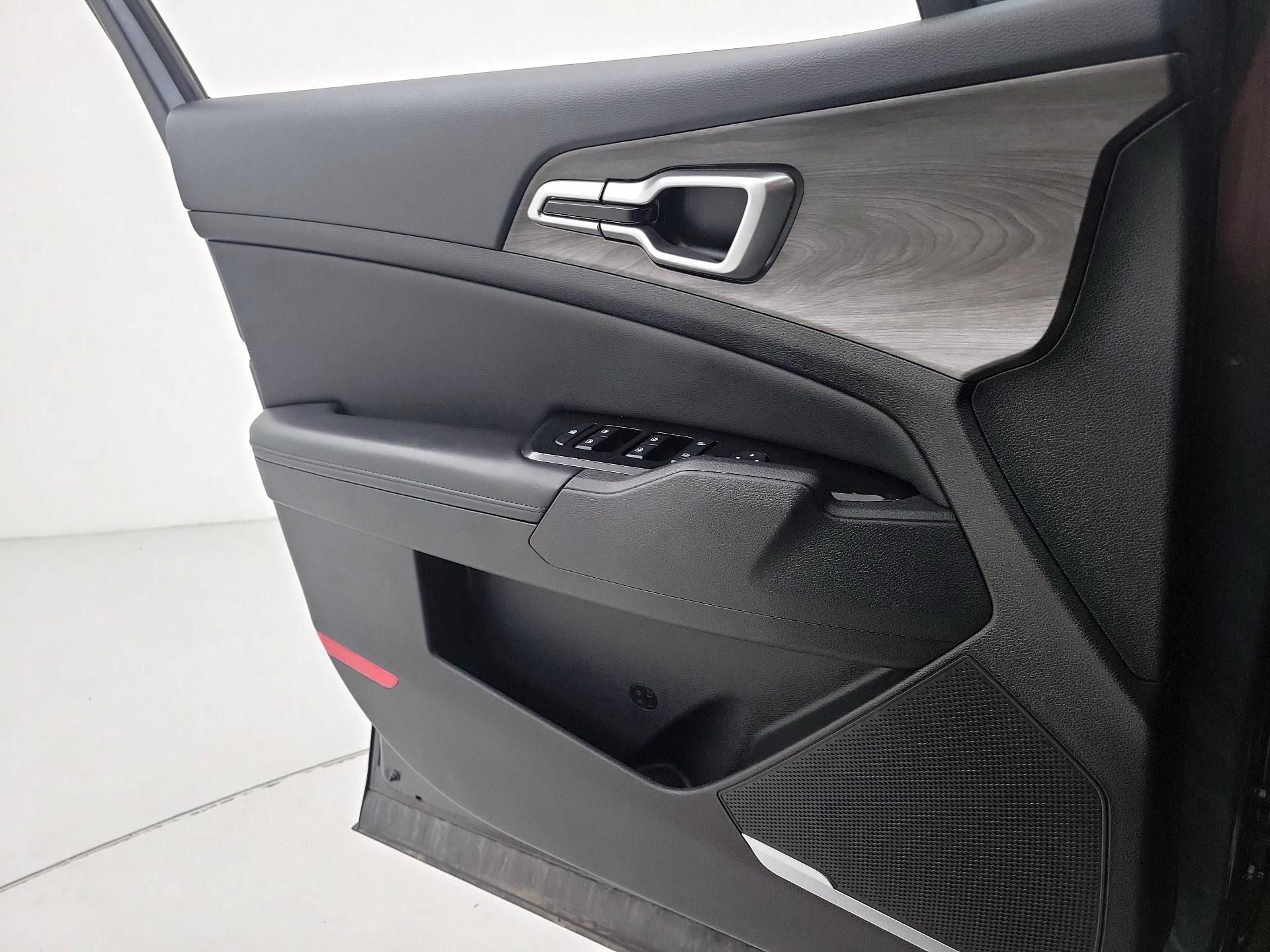 Thumbnail: 2023 Kia Sportage - 12