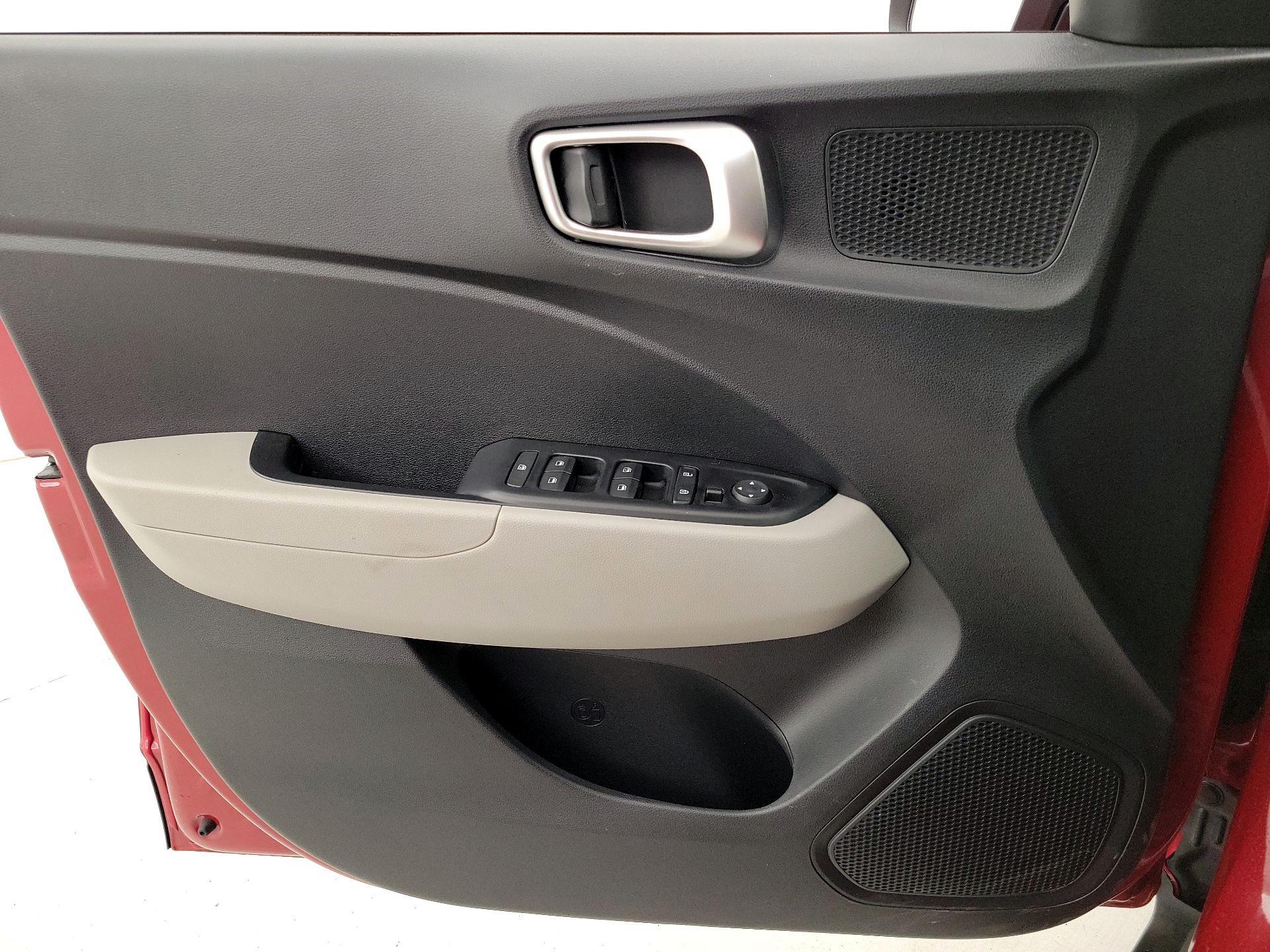 Thumbnail: 2023 Hyundai Venue - 12