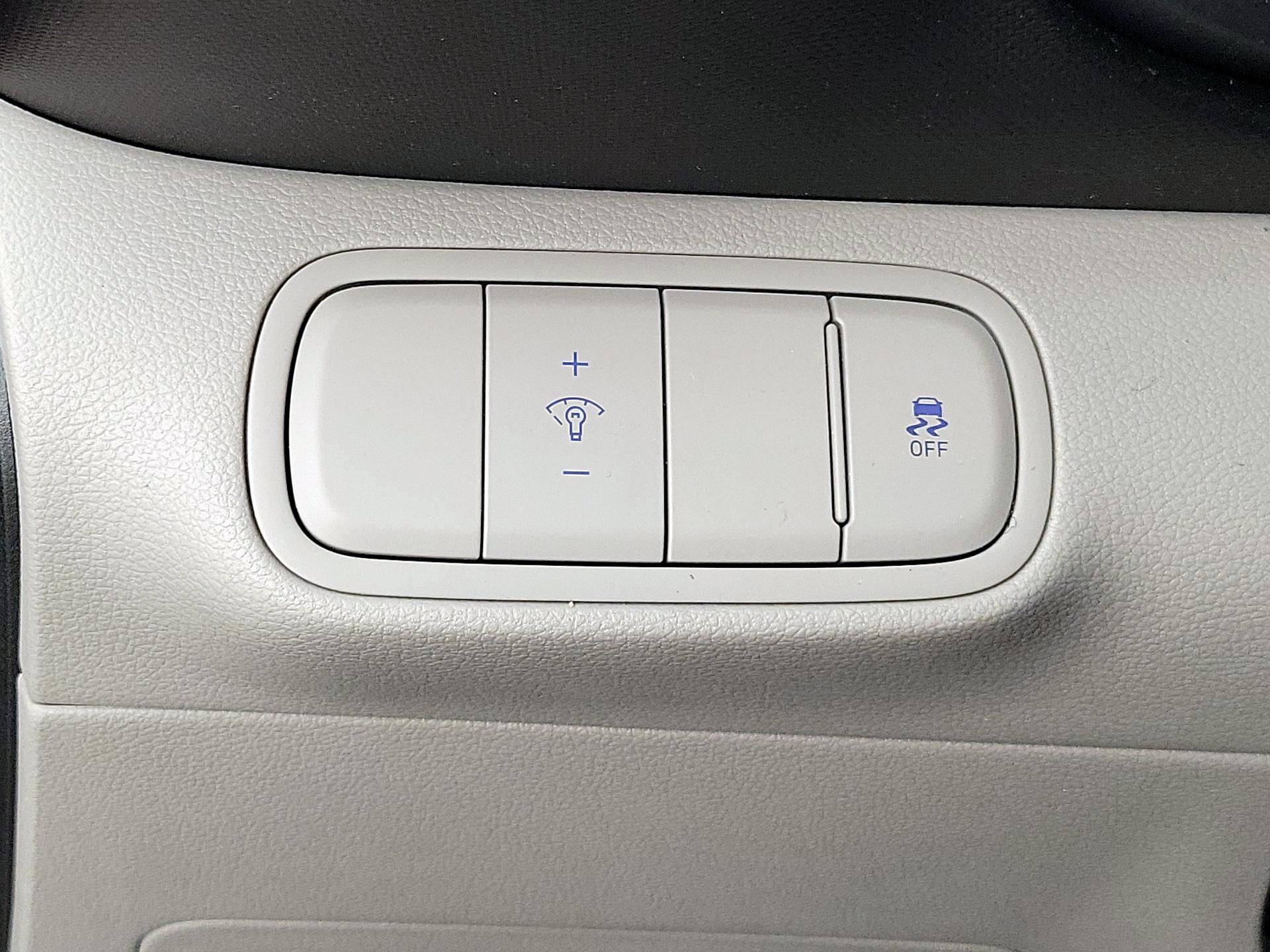 Thumbnail: 2023 Hyundai Venue - 13