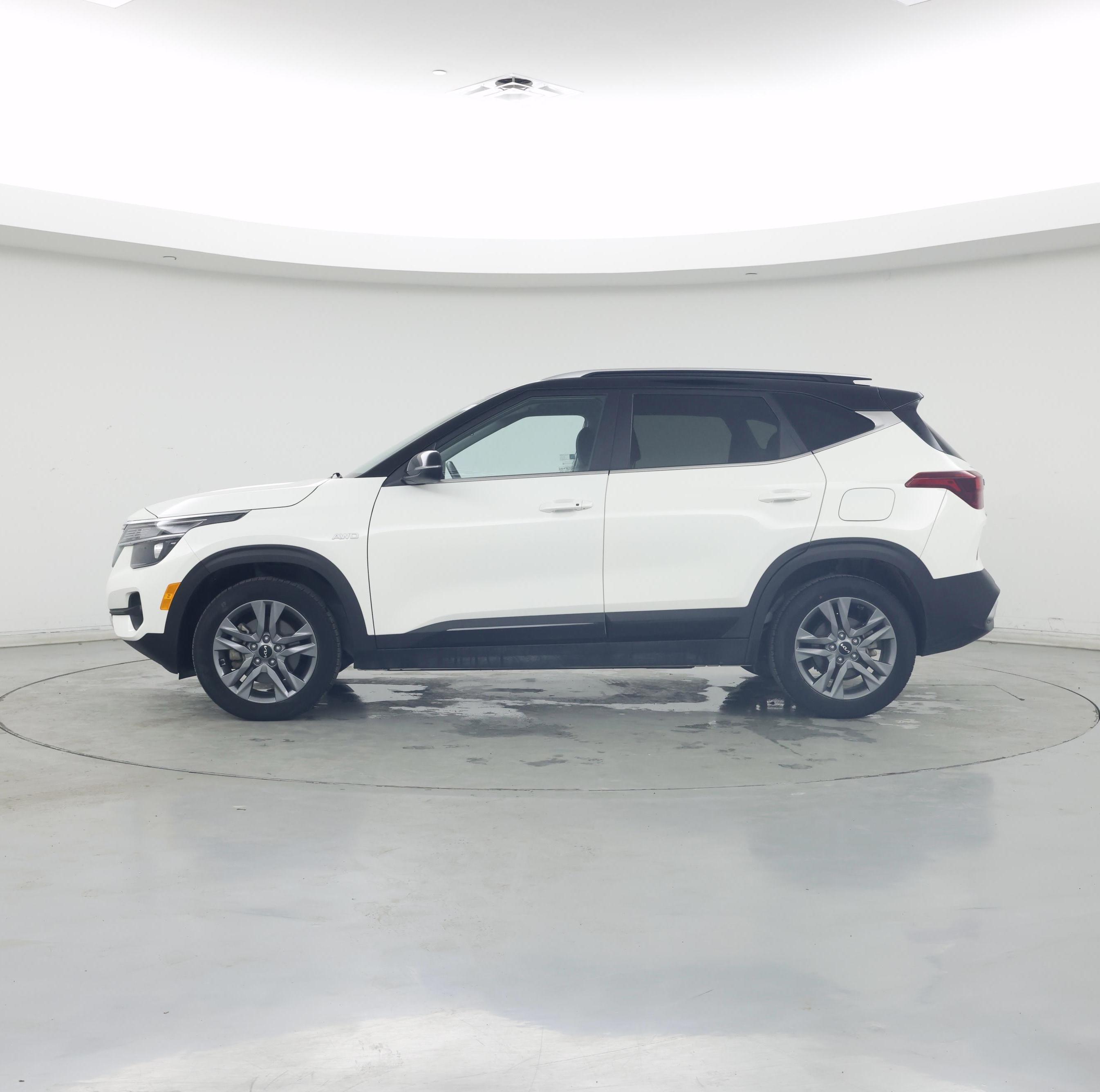 Thumbnail: 2023 Kia Seltos - 3