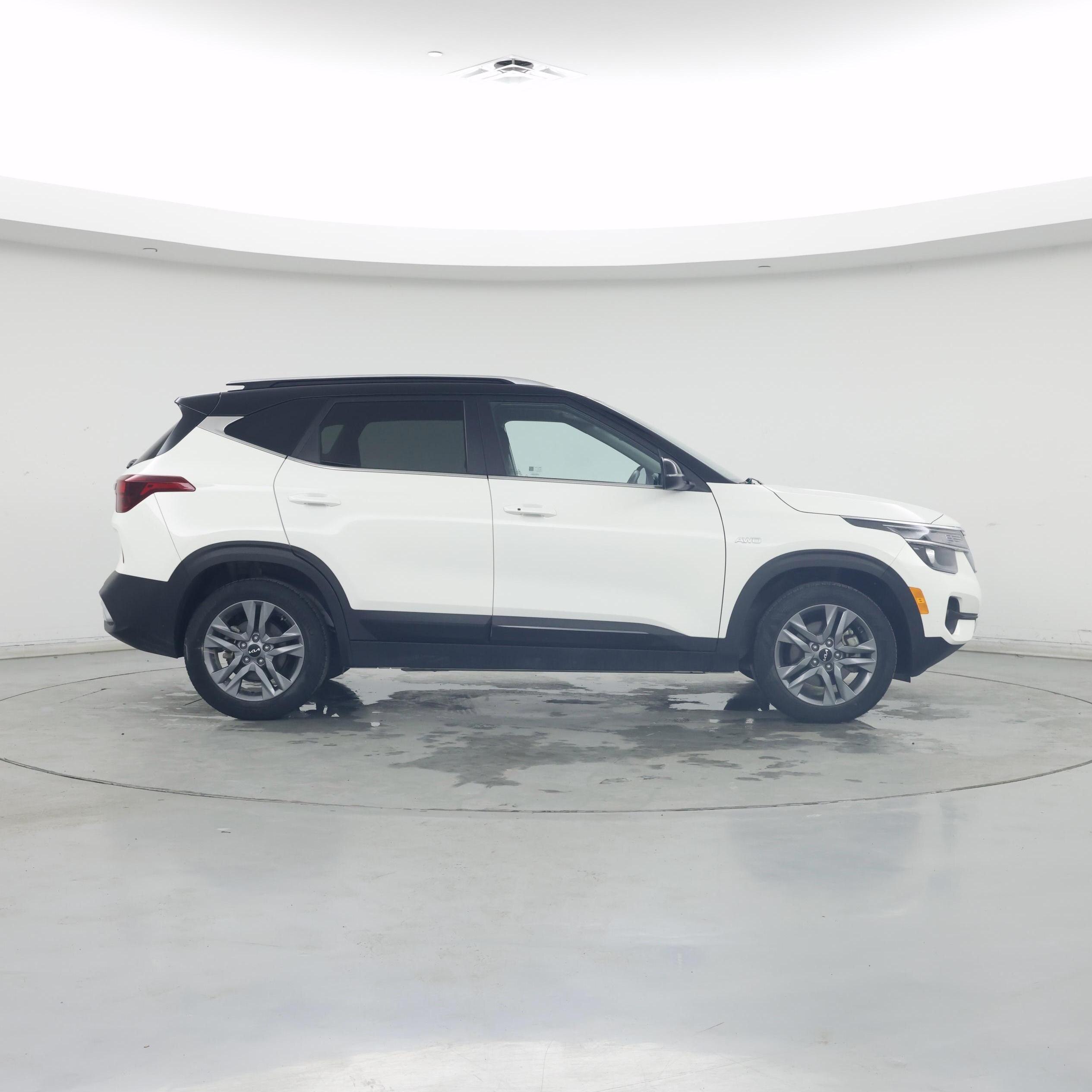 Thumbnail: 2023 Kia Seltos - 7