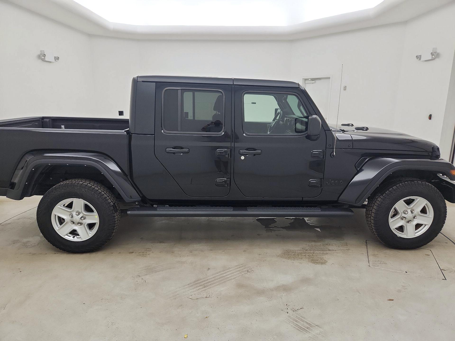 Thumbnail: 2022 Jeep Gladiator - 4