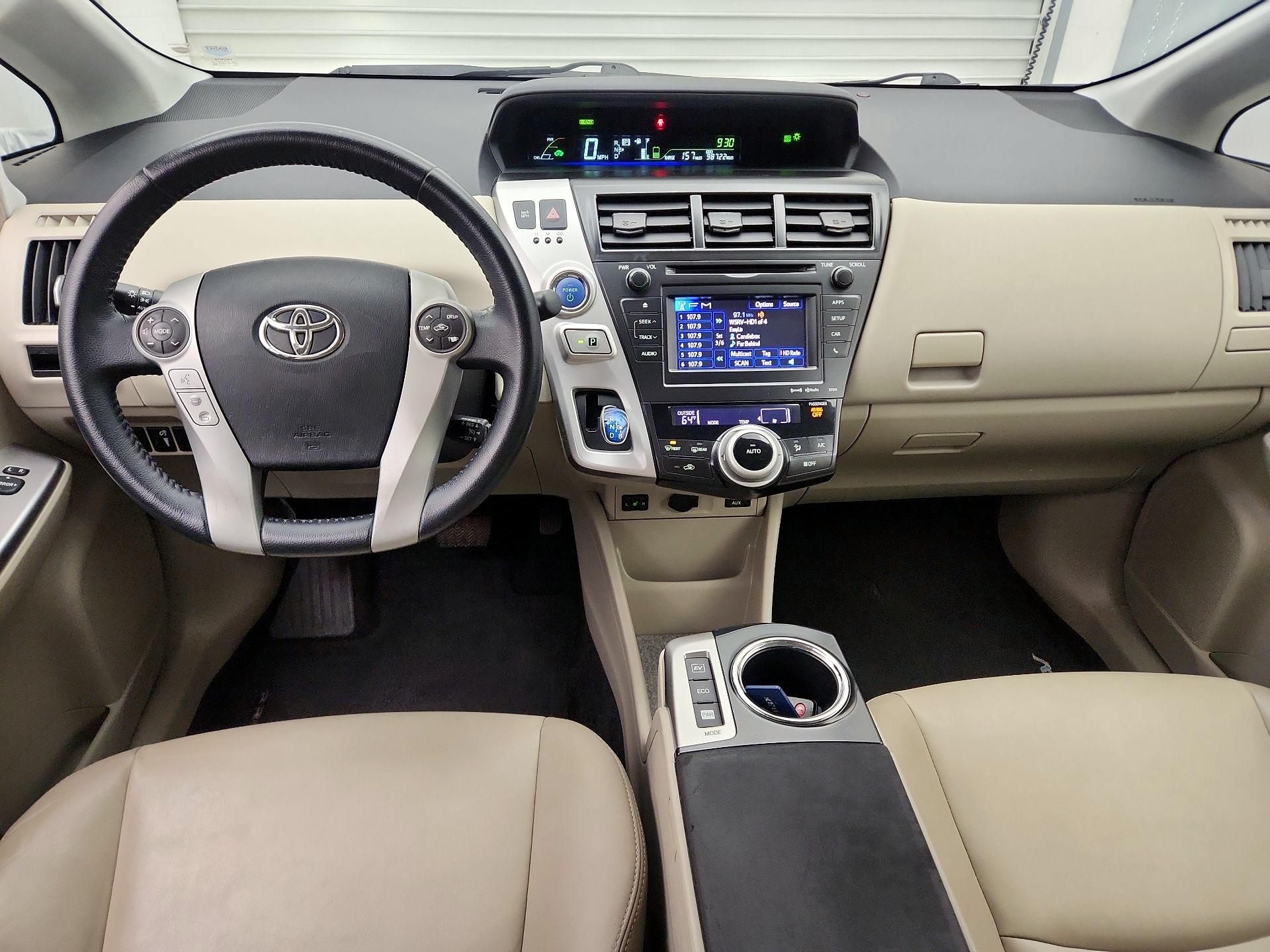 Thumbnail: 2014 Toyota Prius v - 9