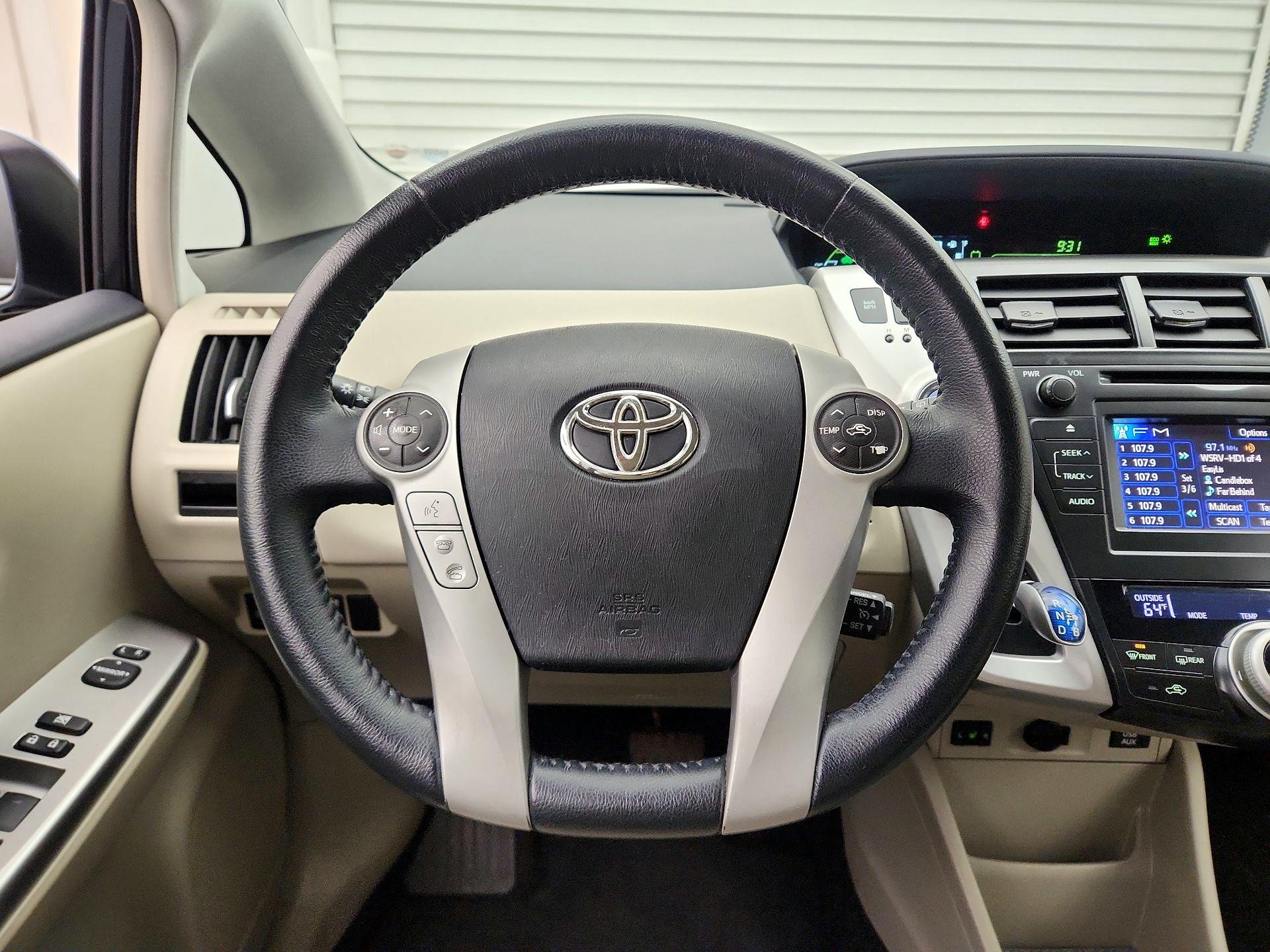 Thumbnail: 2014 Toyota Prius v - 10