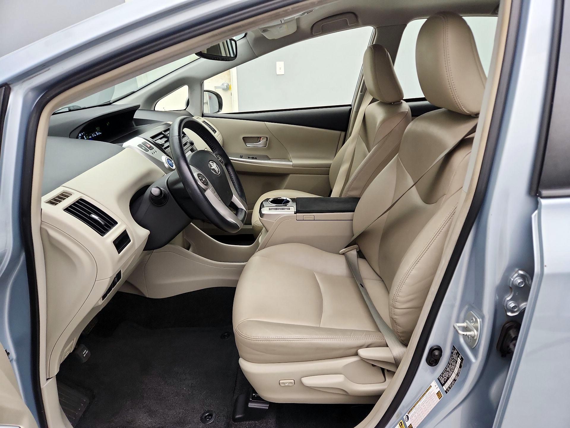 Thumbnail: 2014 Toyota Prius v - 11