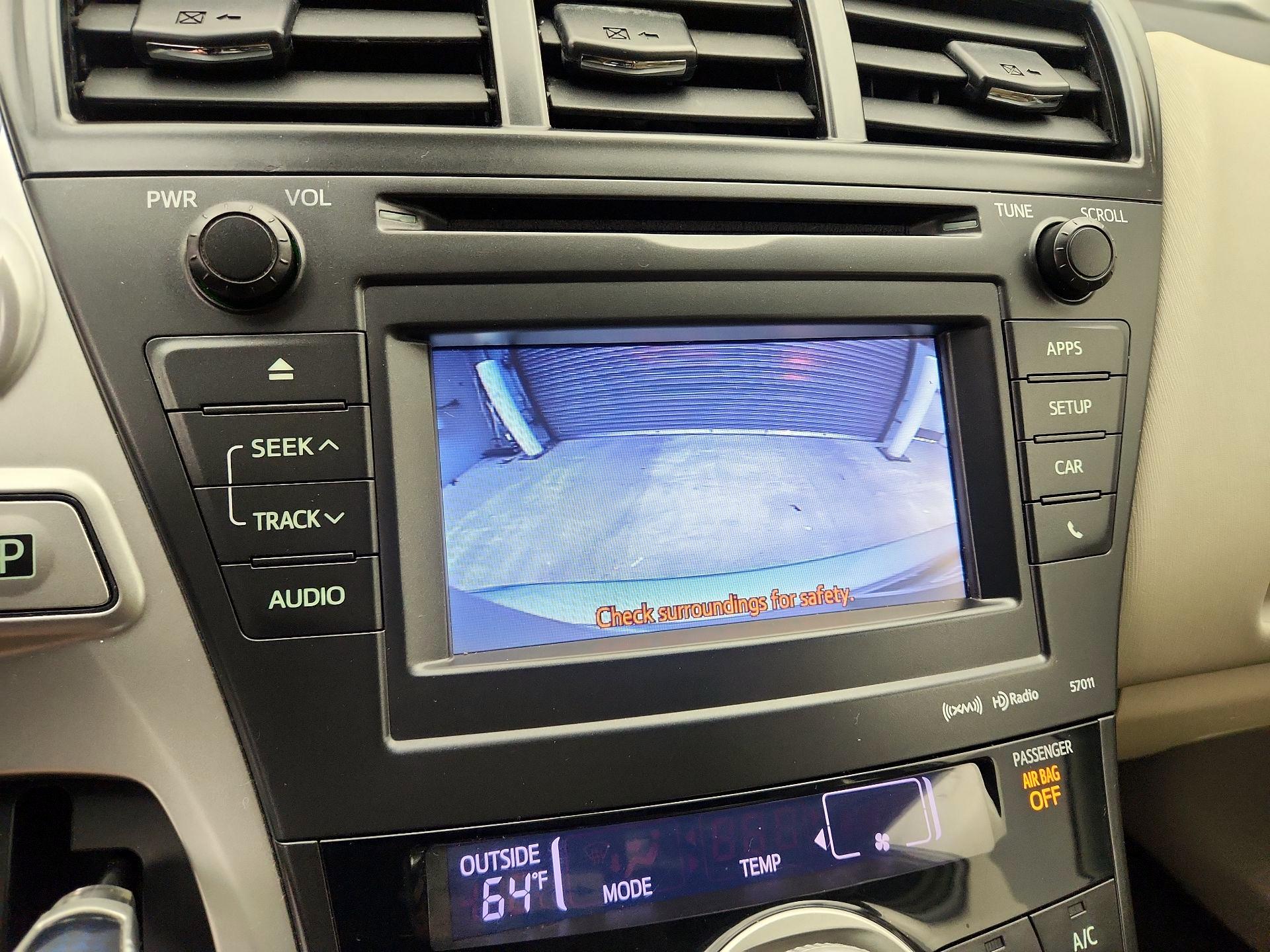 Thumbnail: 2014 Toyota Prius v - 14