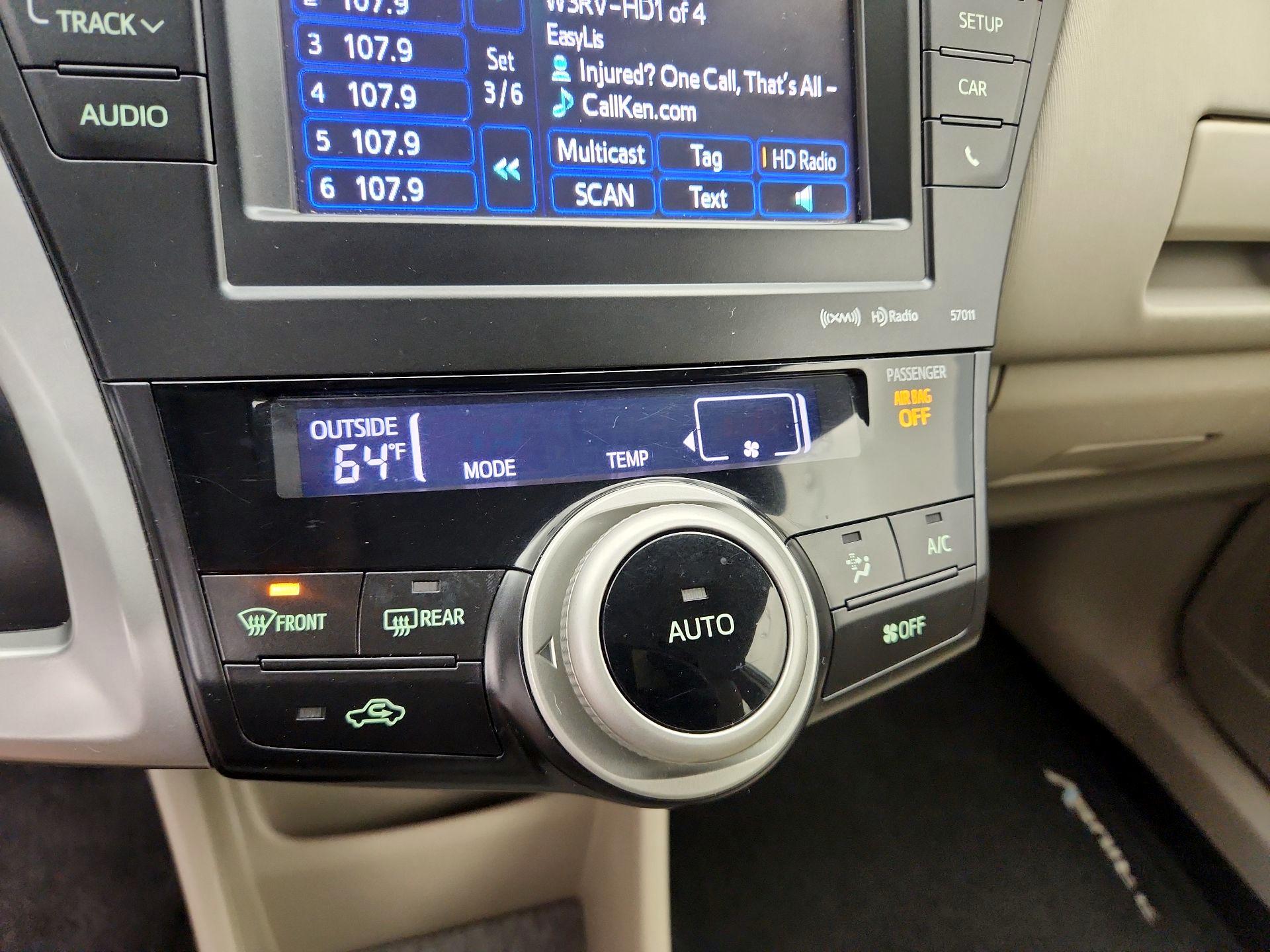 Thumbnail: 2014 Toyota Prius v - 16