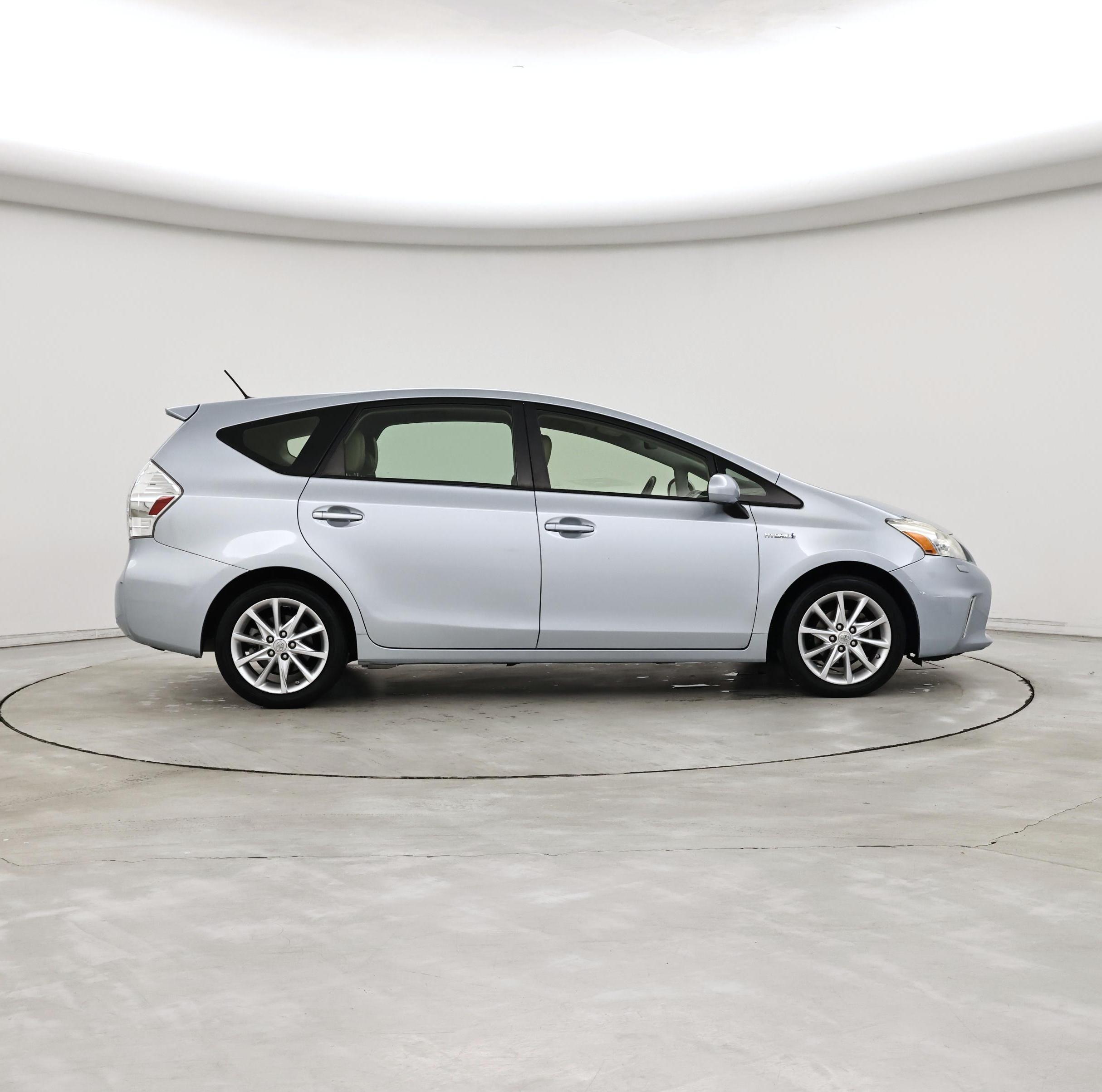 Thumbnail: 2014 Toyota Prius v - 7