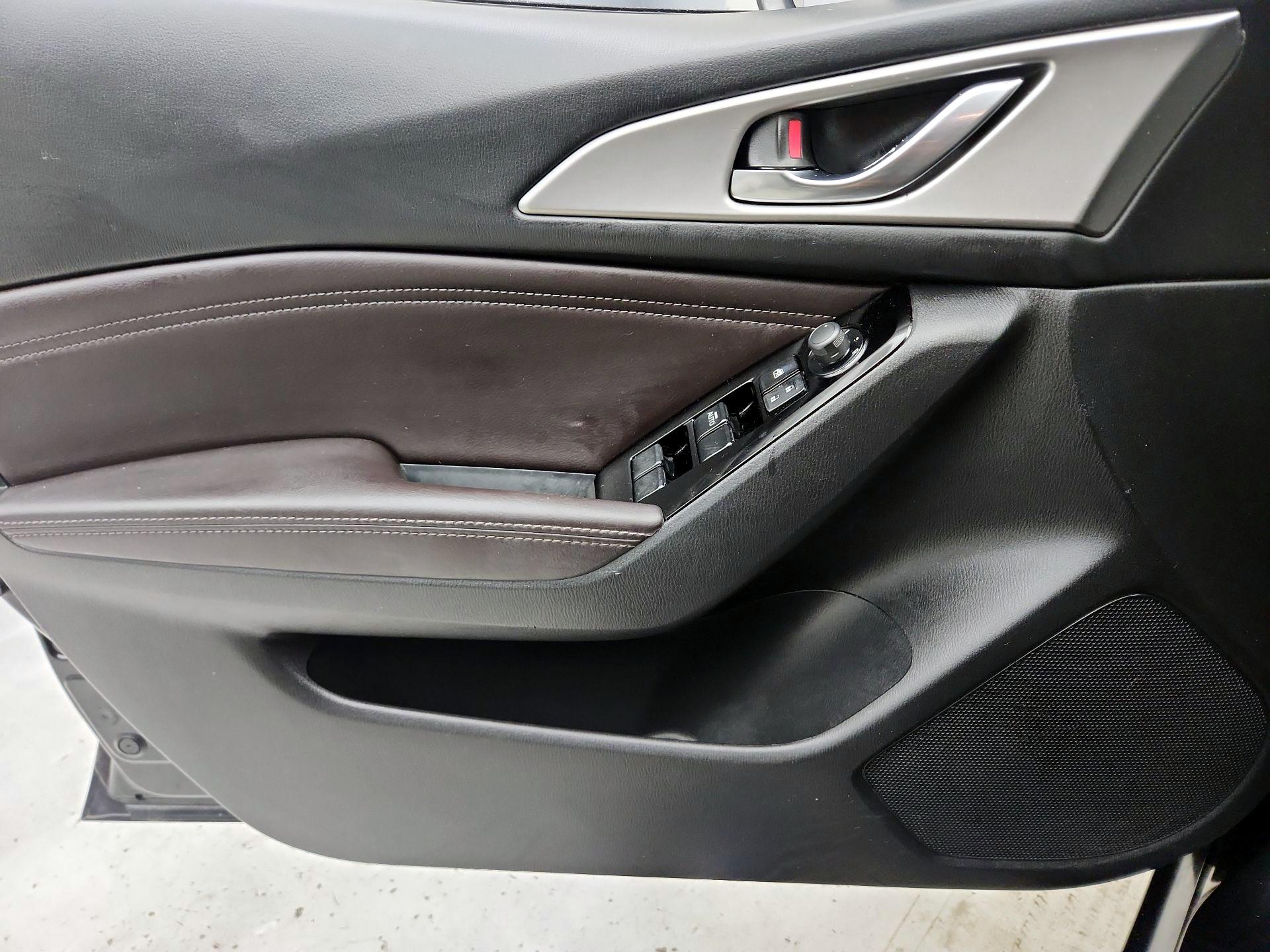 Thumbnail: 2017 Mazda Mazda3 - 12