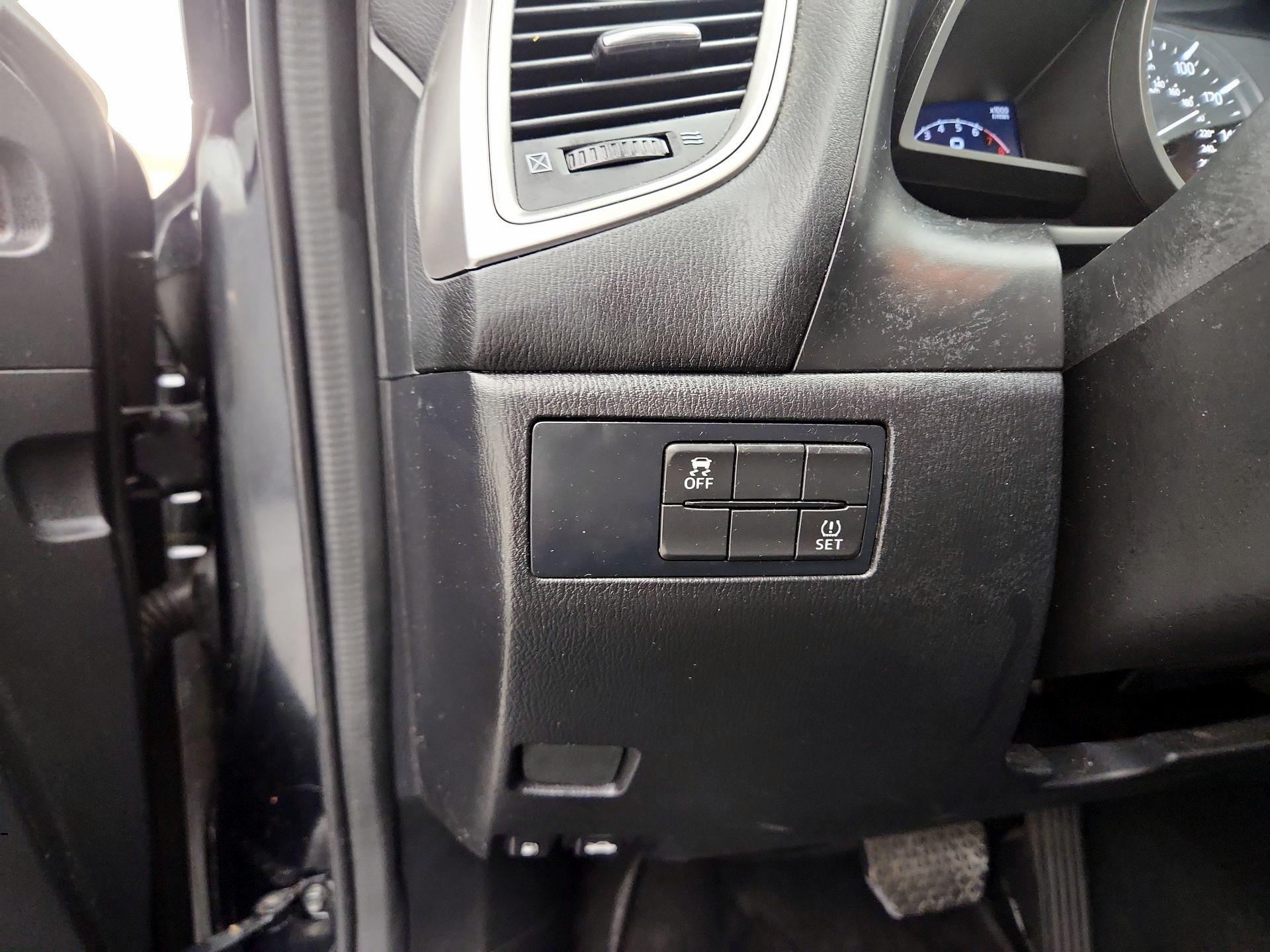 Thumbnail: 2017 Mazda Mazda3 - 13