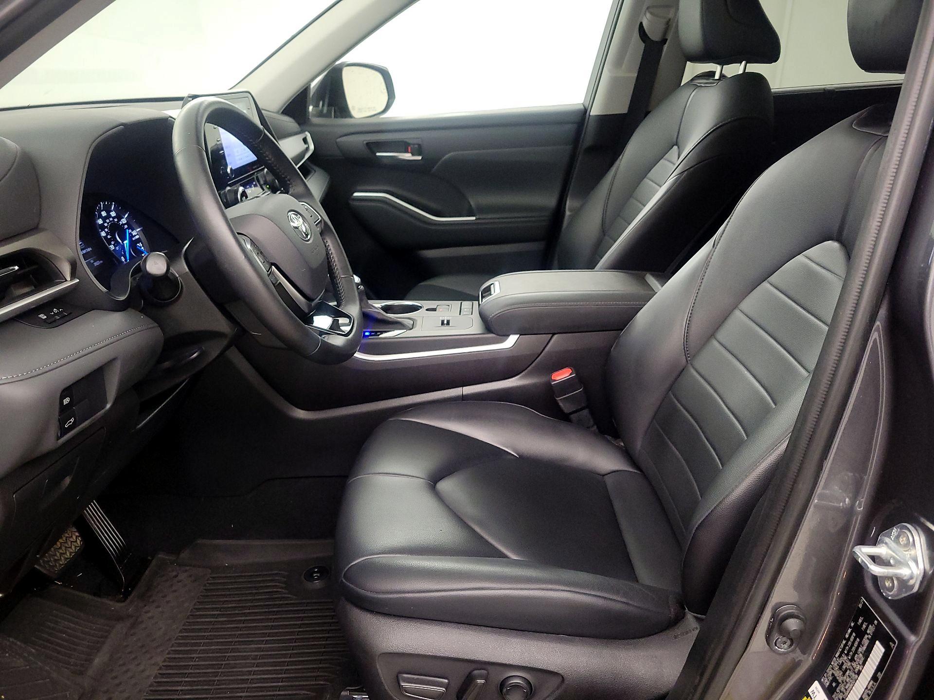 Thumbnail: 2021 Toyota Highlander - 11