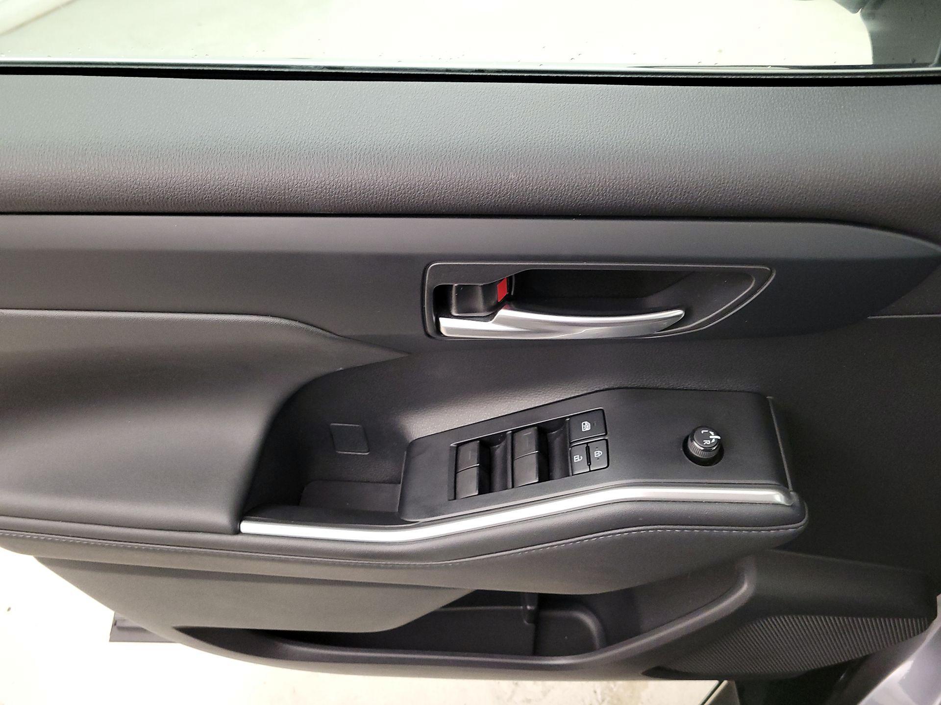 Thumbnail: 2021 Toyota Highlander - 12